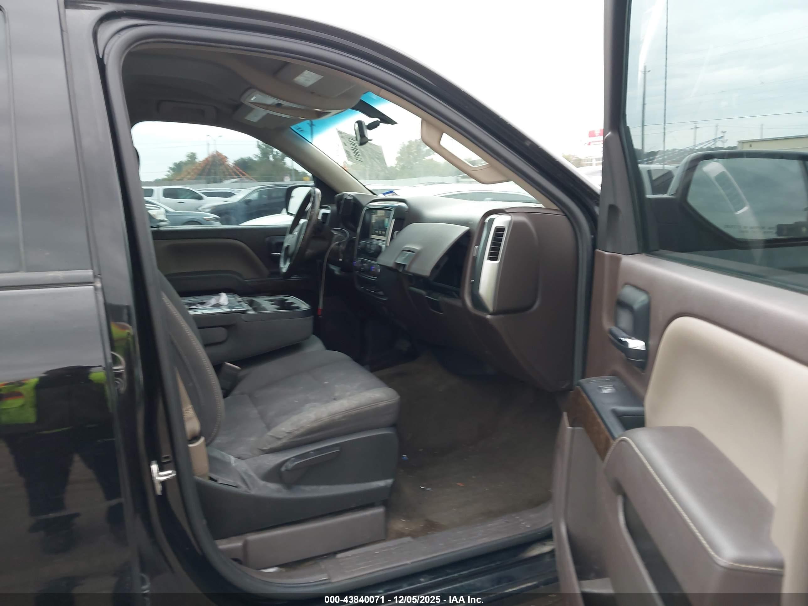 CHEVROLET SILVERADO image 5