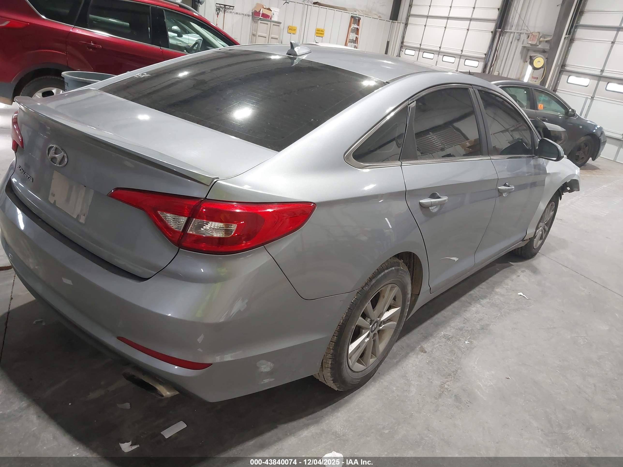 HYUNDAI SONATA image 4