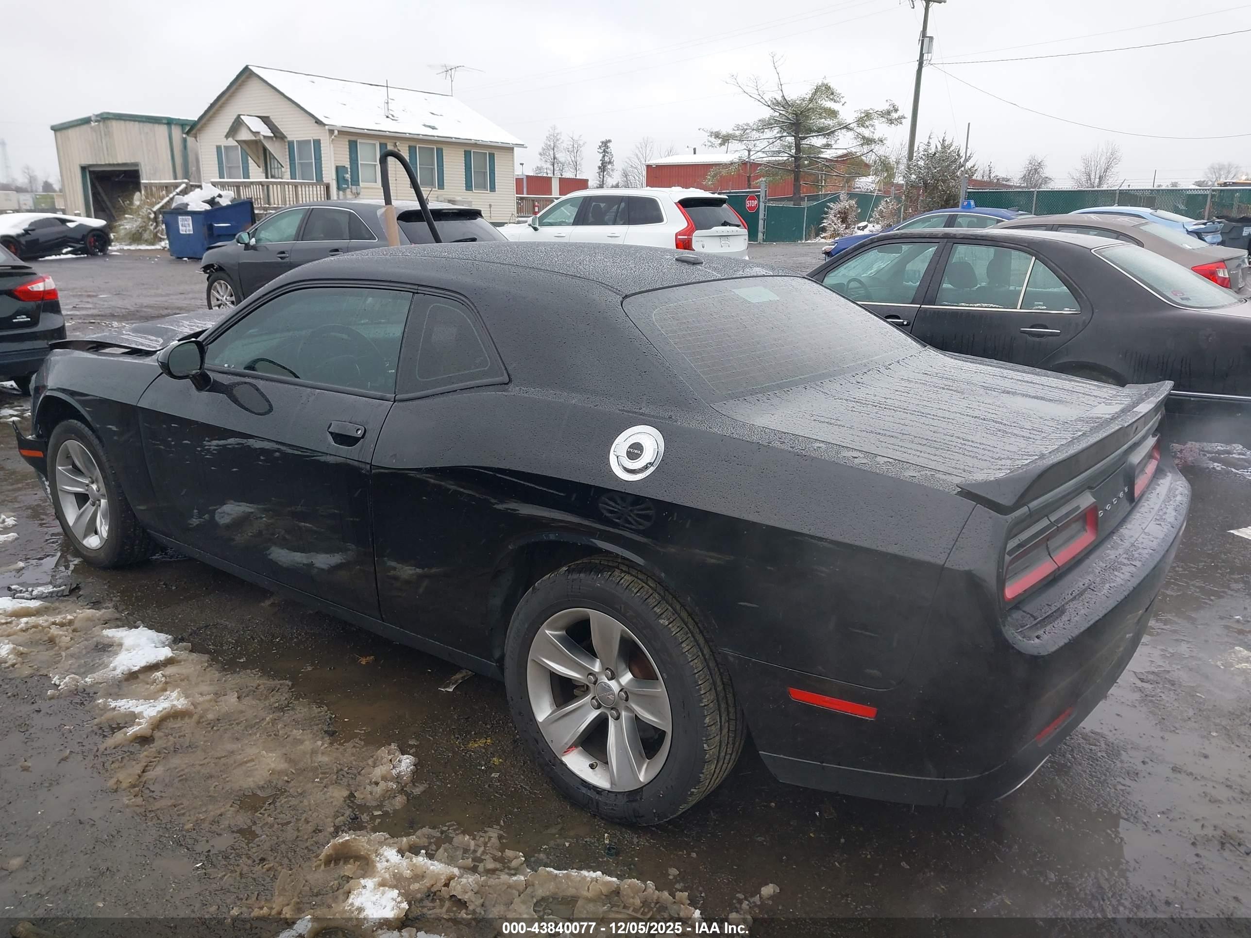 DODGE CHALLENGER image 3
