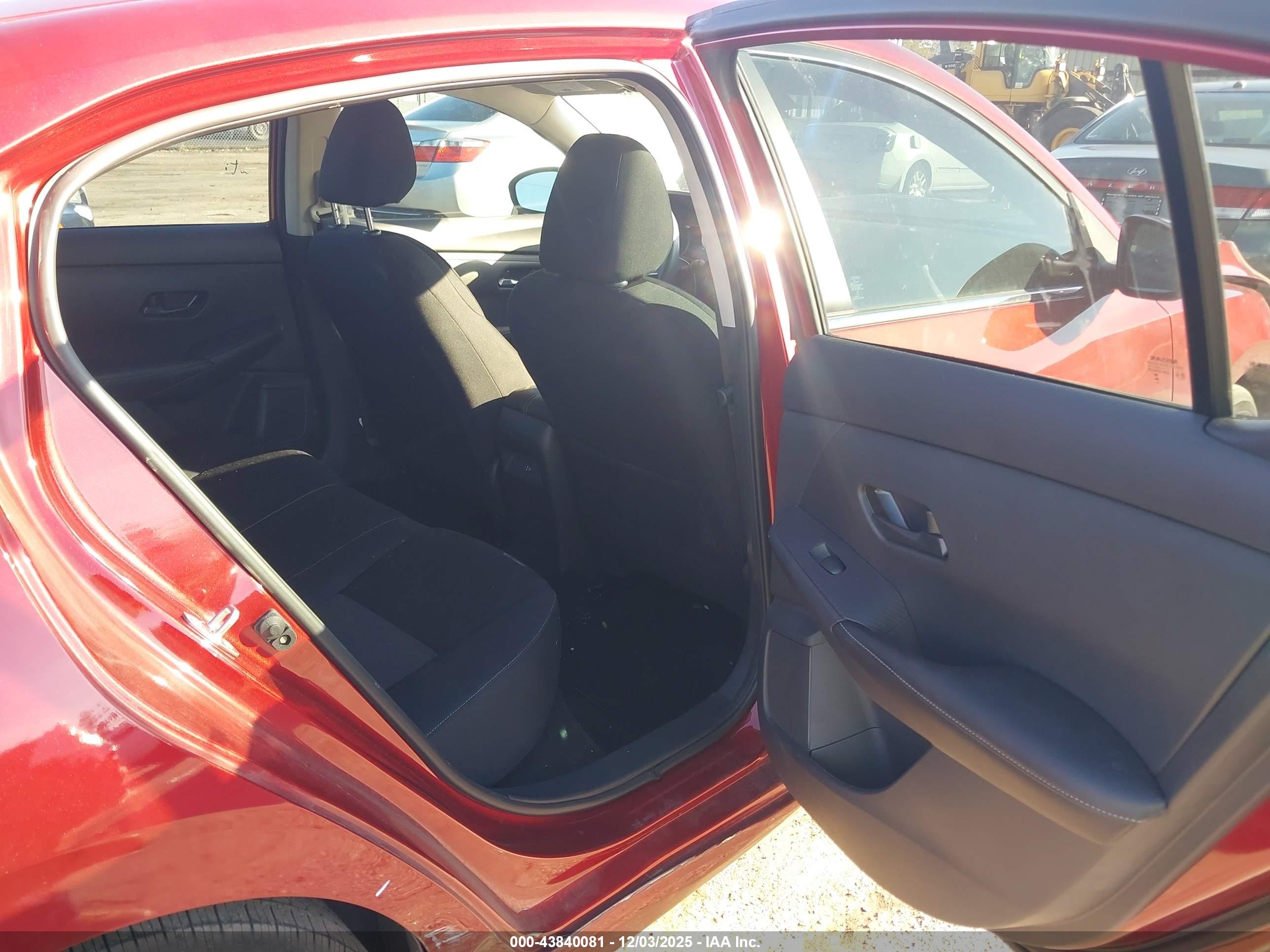 NISSAN SENTRA image 8