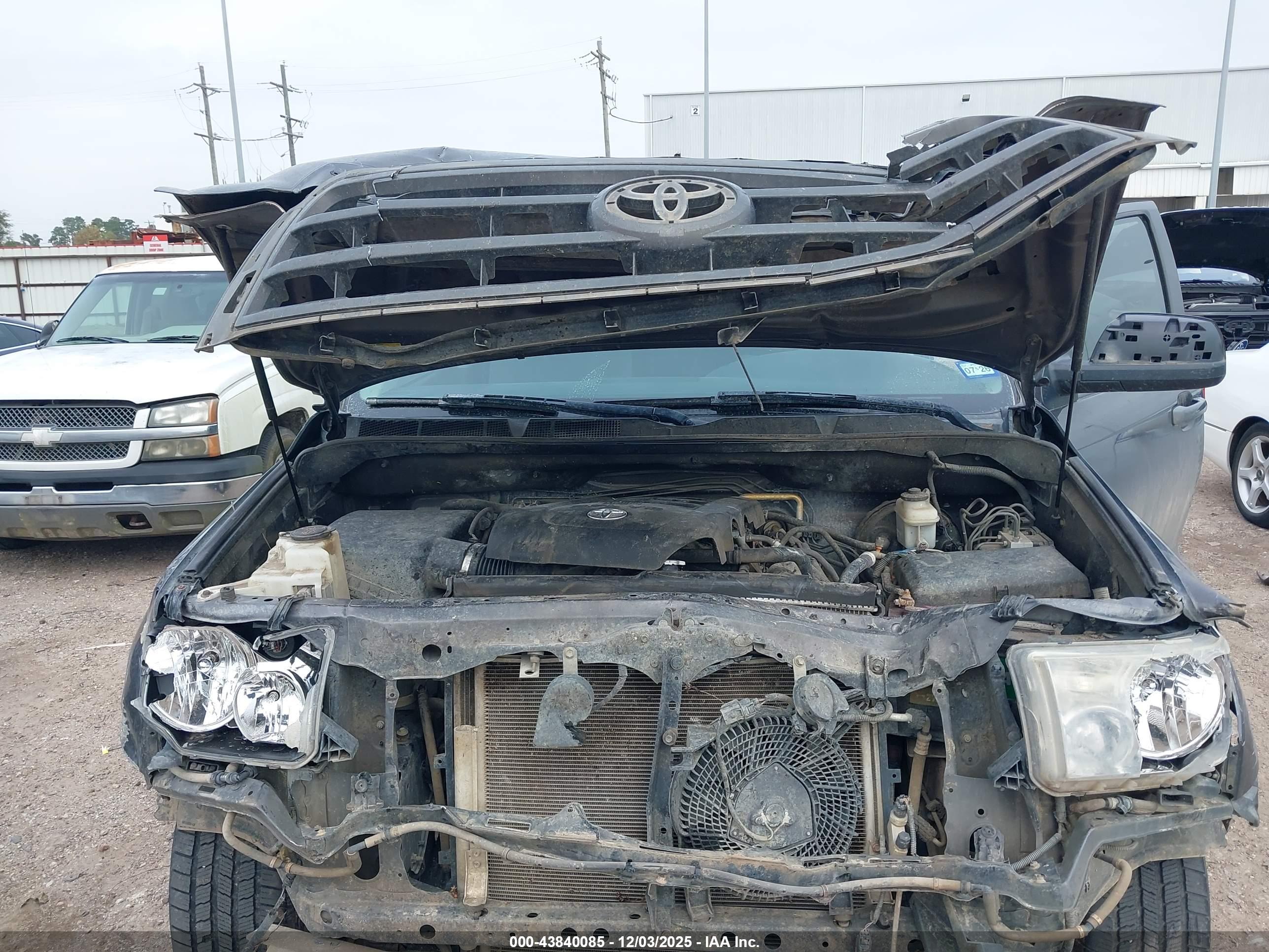 TOYOTA SEQUOIA image 10