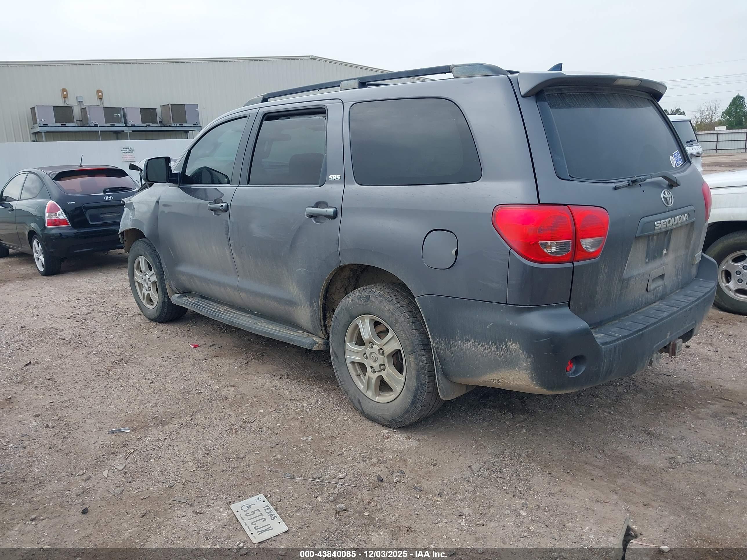 TOYOTA SEQUOIA image 3