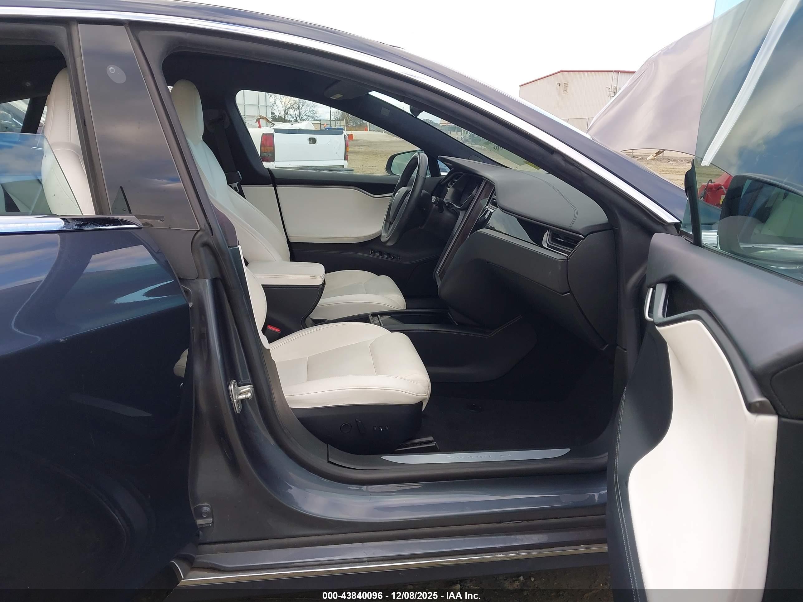 TESLA MODEL image 5