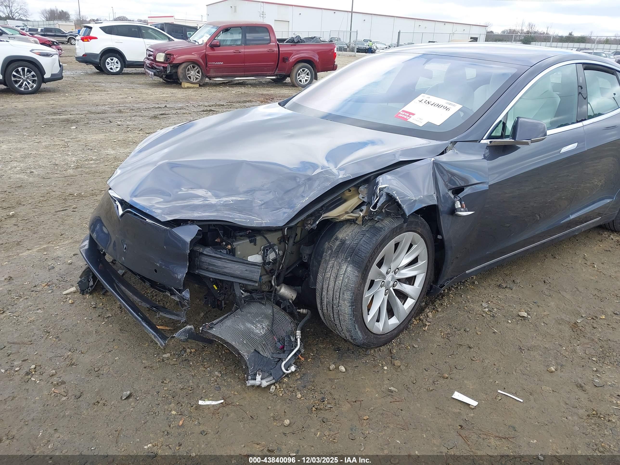 TESLA MODEL image 6