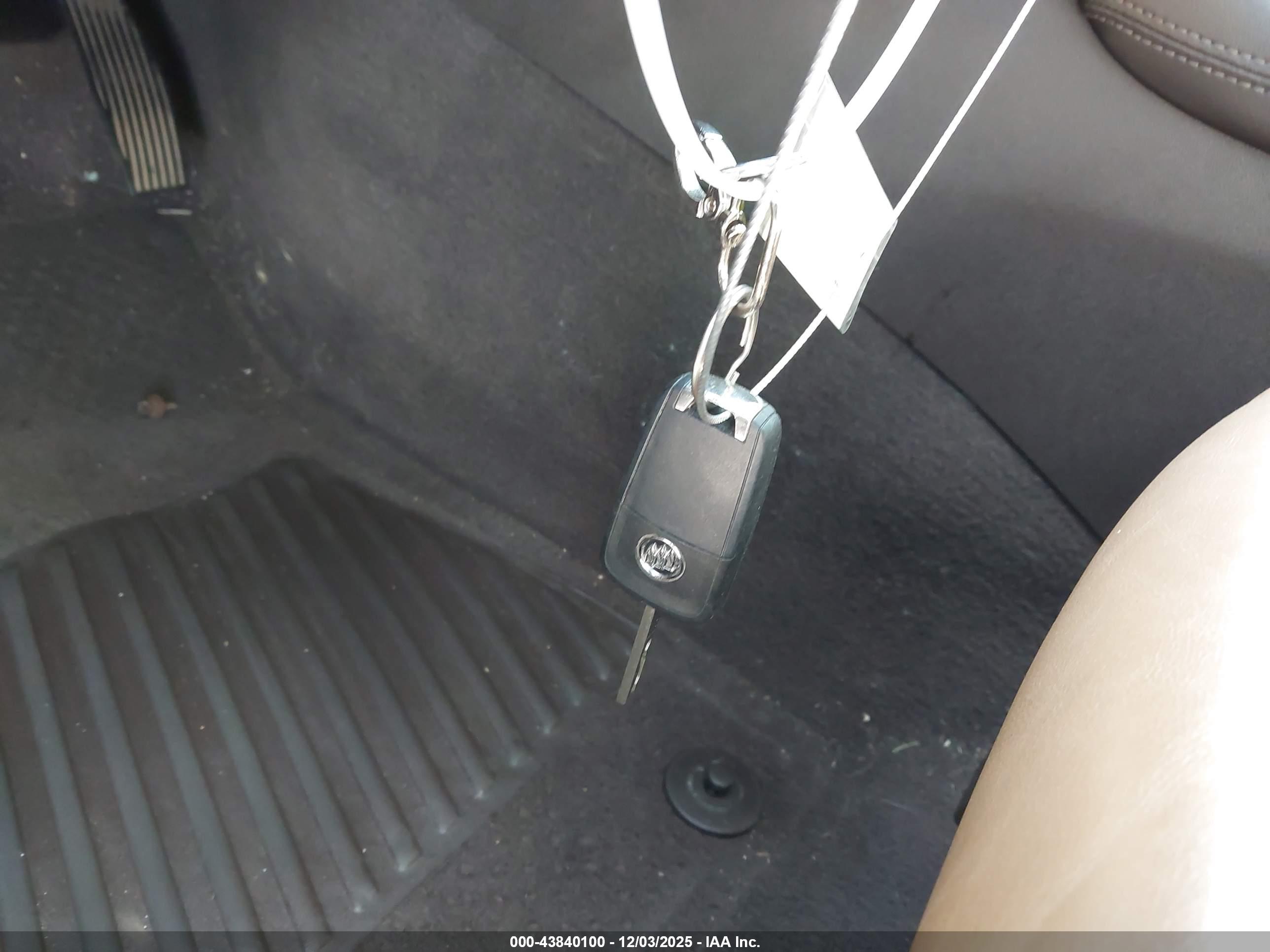 BUICK LACROSSE image 11