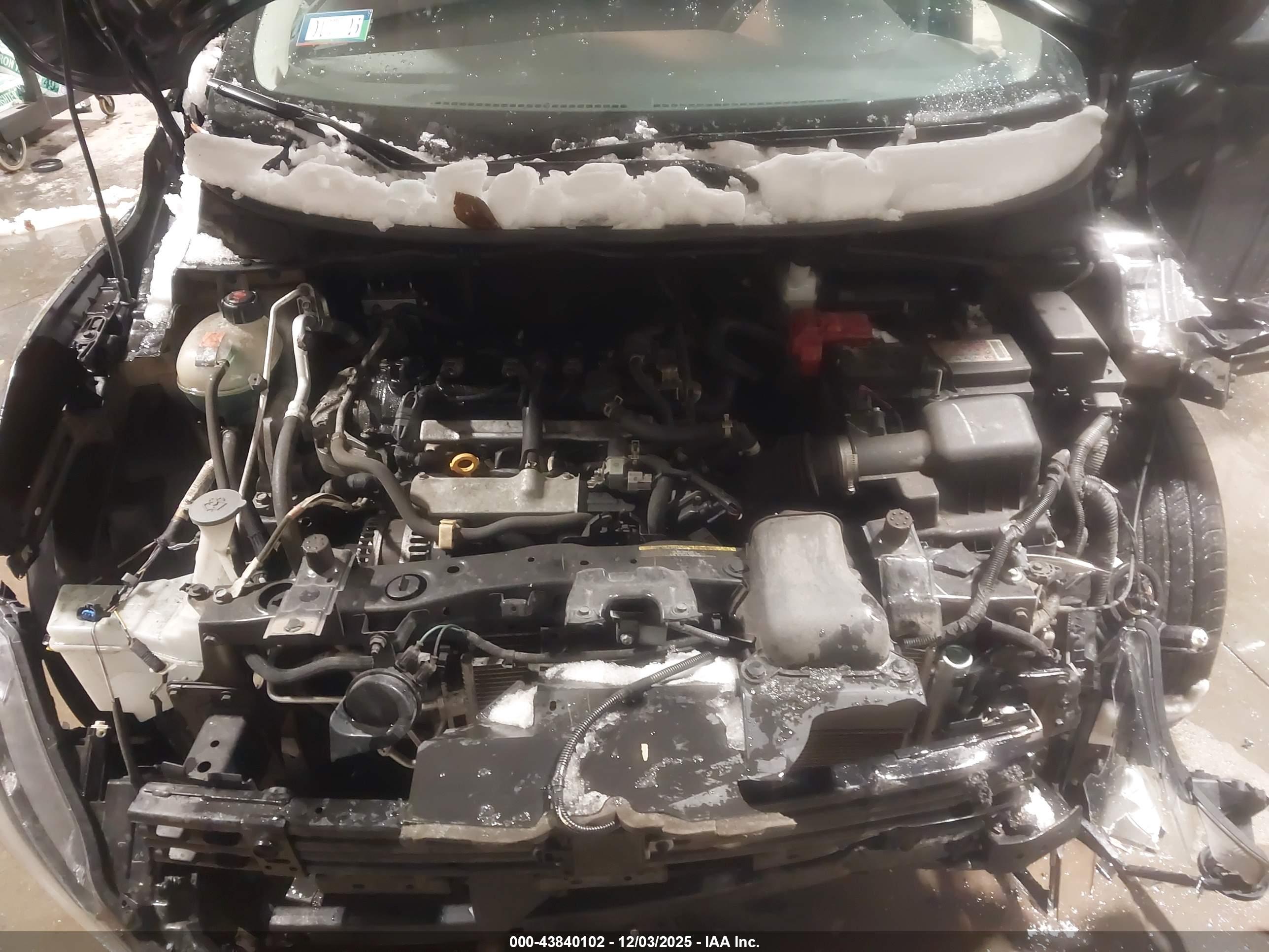 NISSAN VERSA image 10