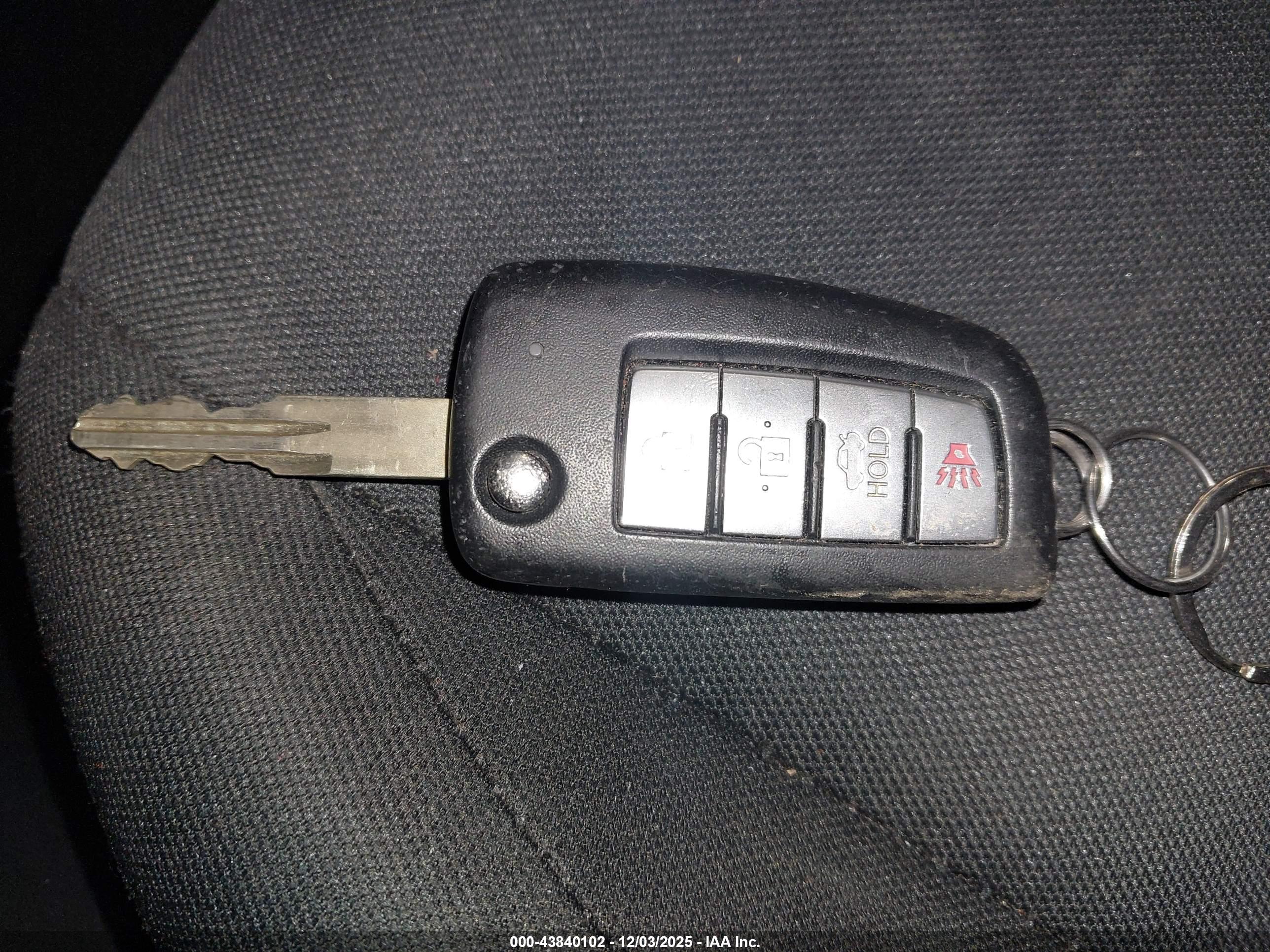 NISSAN VERSA image 11
