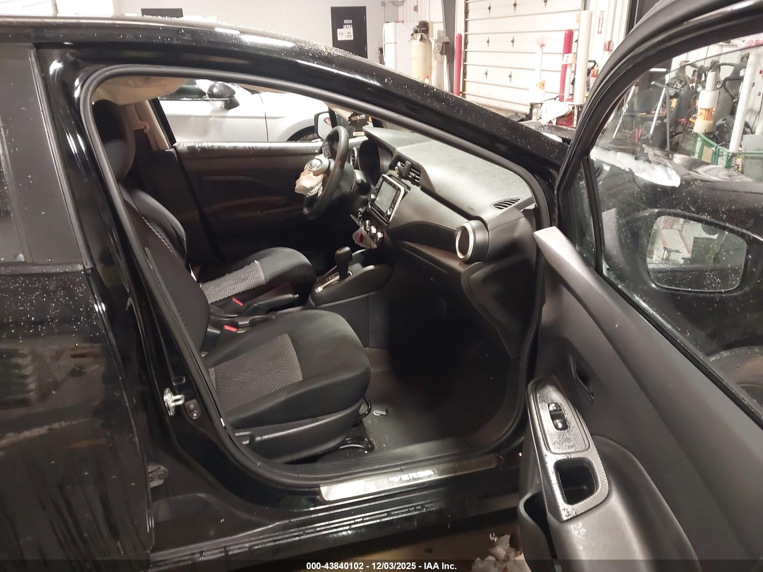 NISSAN VERSA image 5