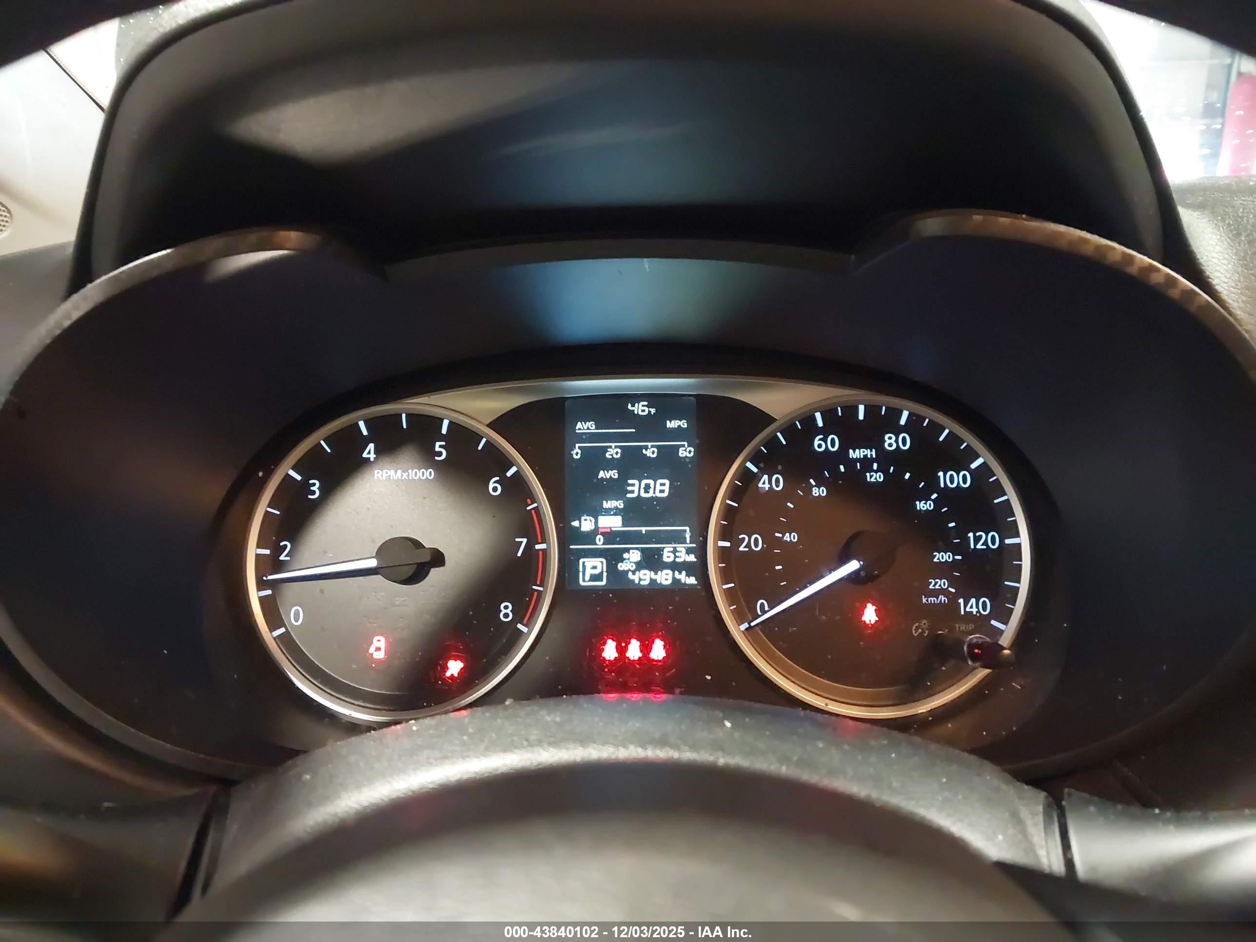 NISSAN VERSA image 7