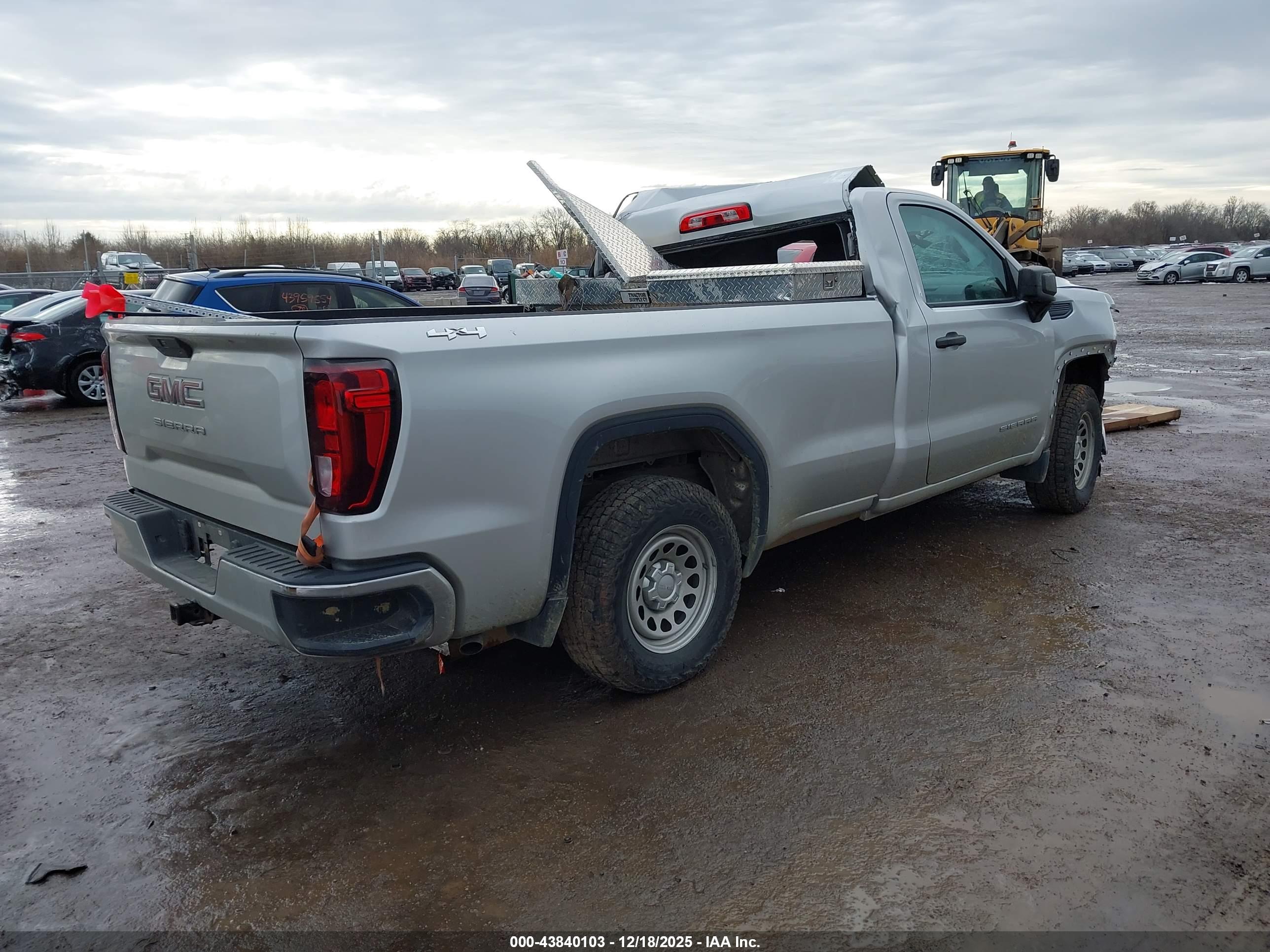 GMC SIERRA image 4