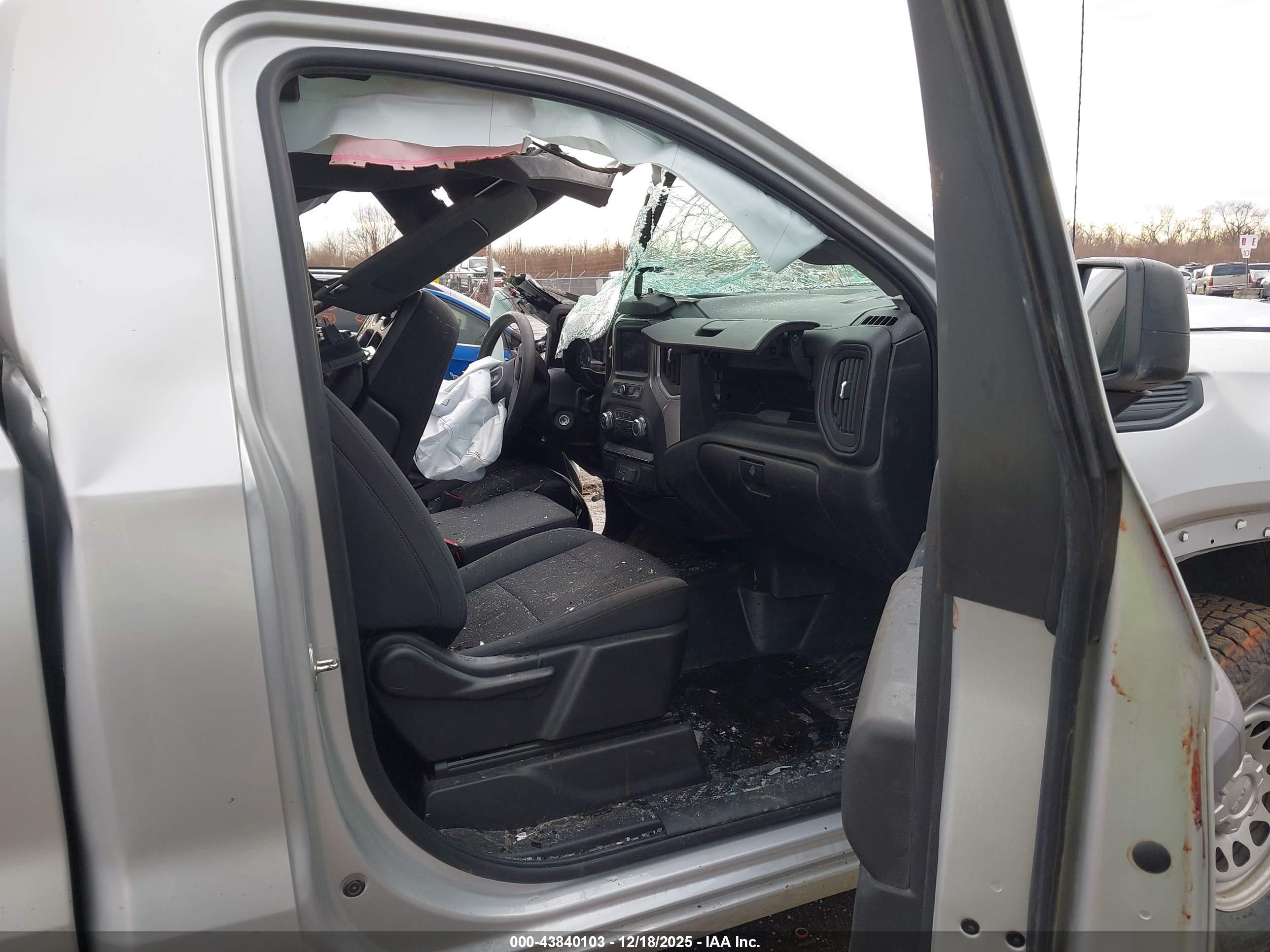 GMC SIERRA image 5