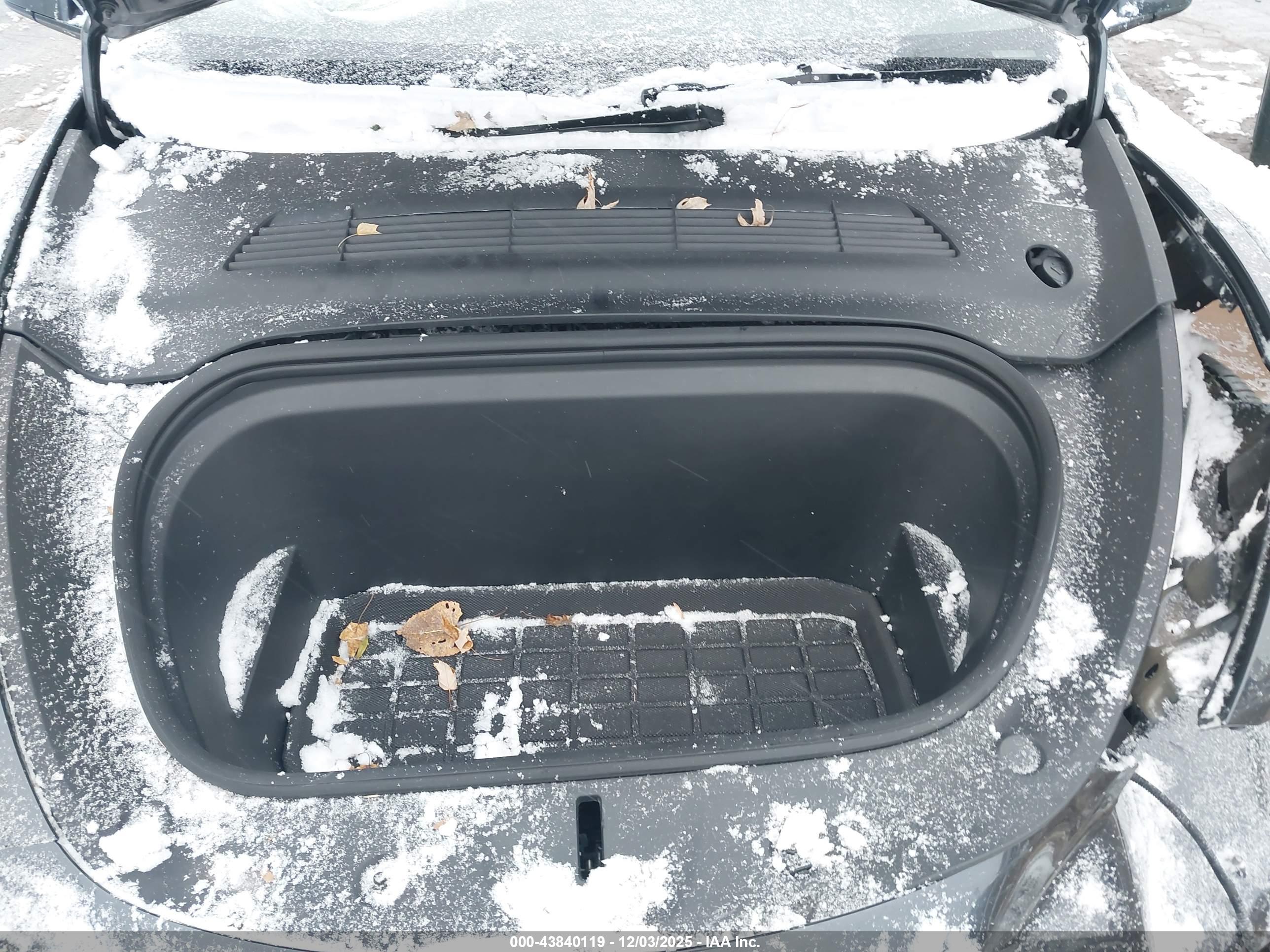 TESLA MODEL image 10