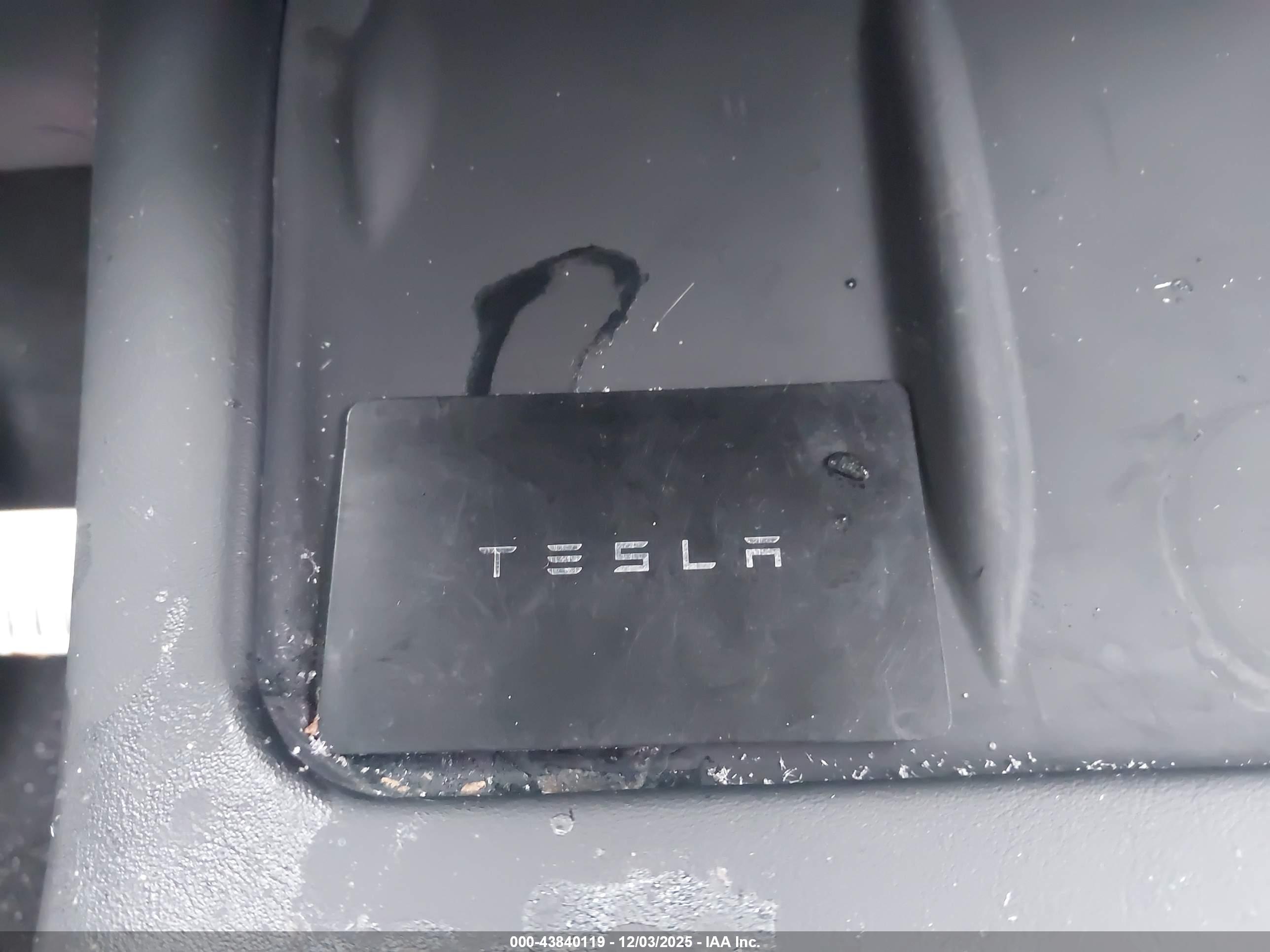 TESLA MODEL image 11