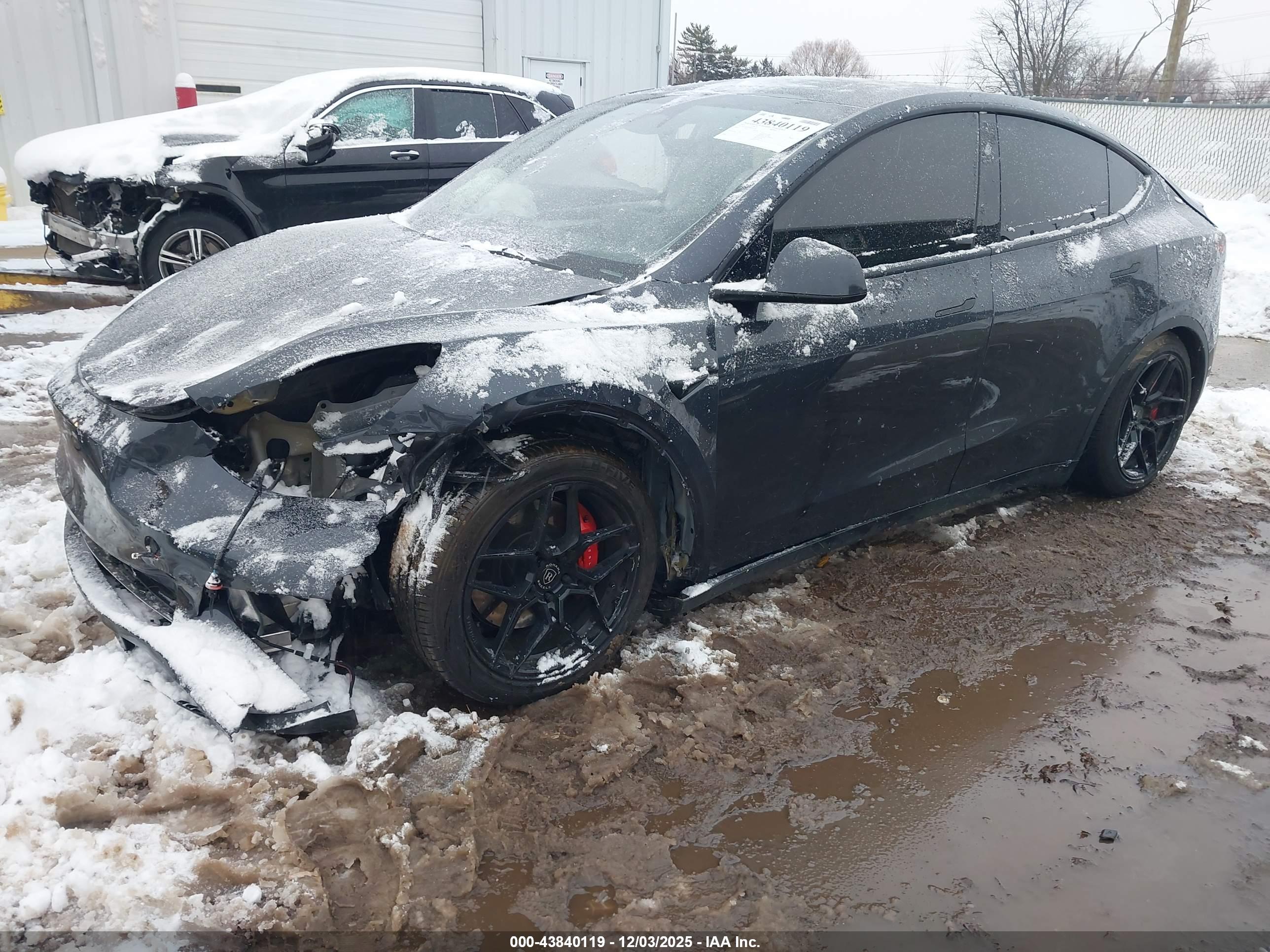 TESLA MODEL image 2