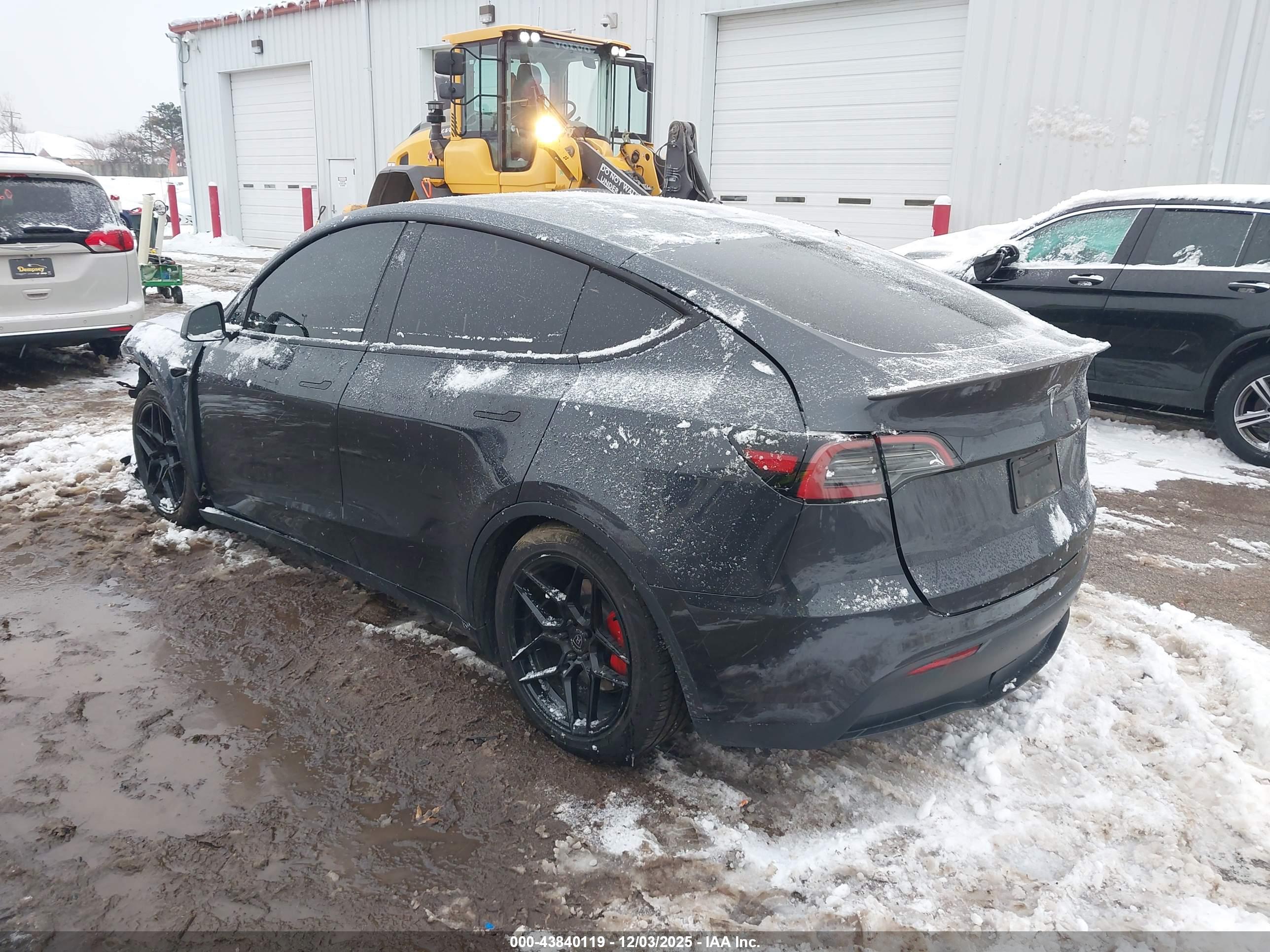 TESLA MODEL image 3