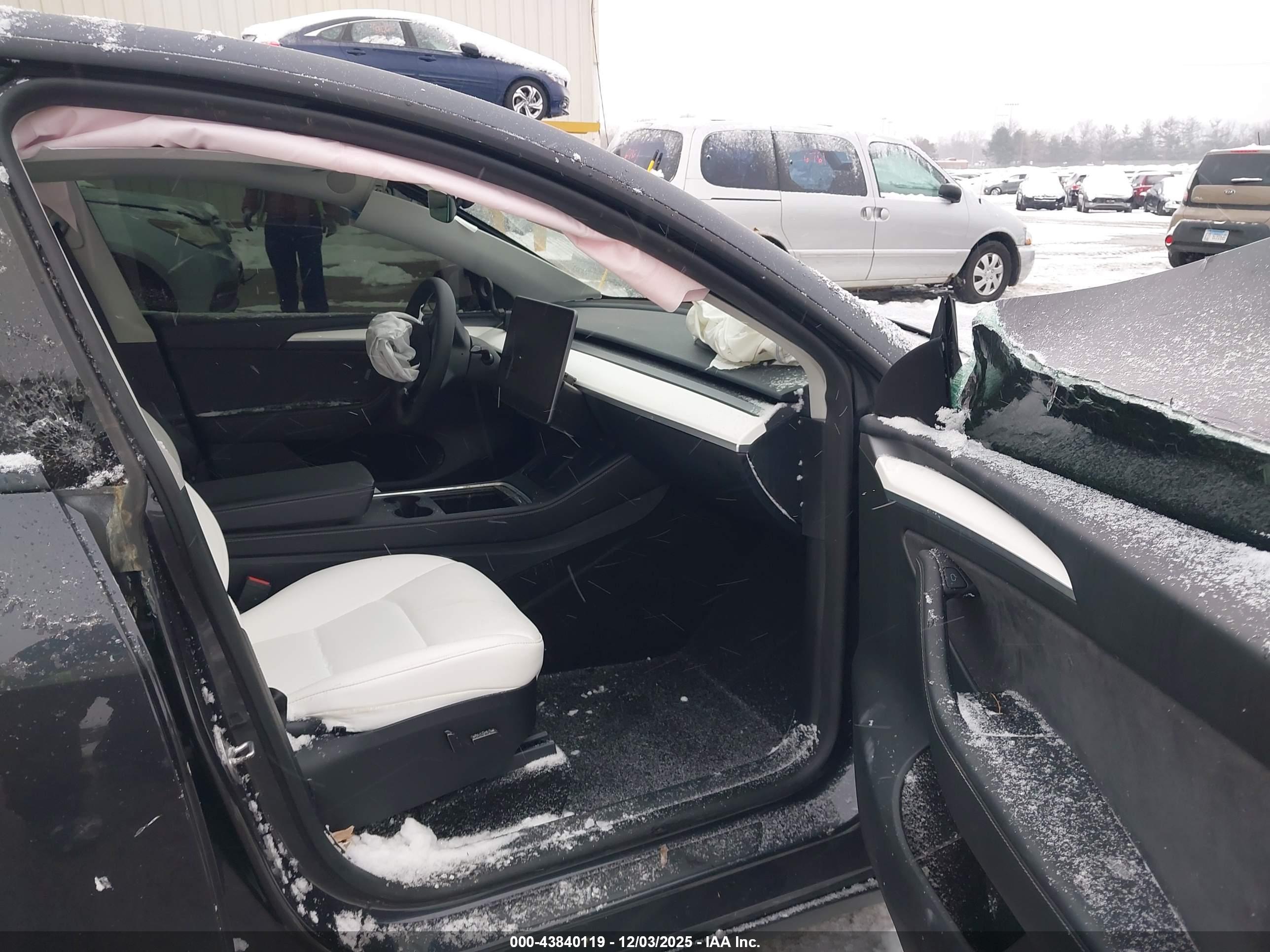TESLA MODEL image 5