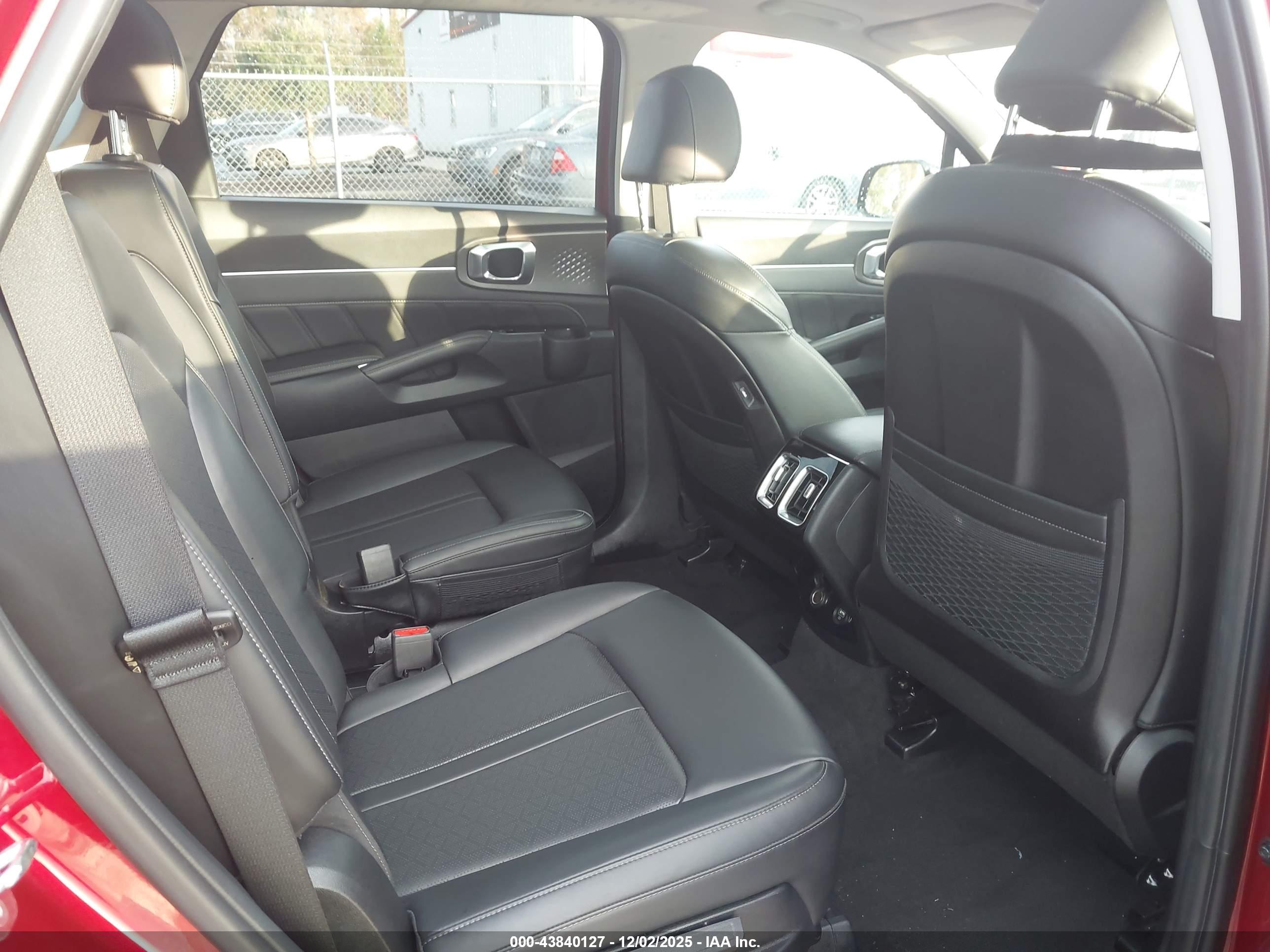 KIA SORENTO image 8