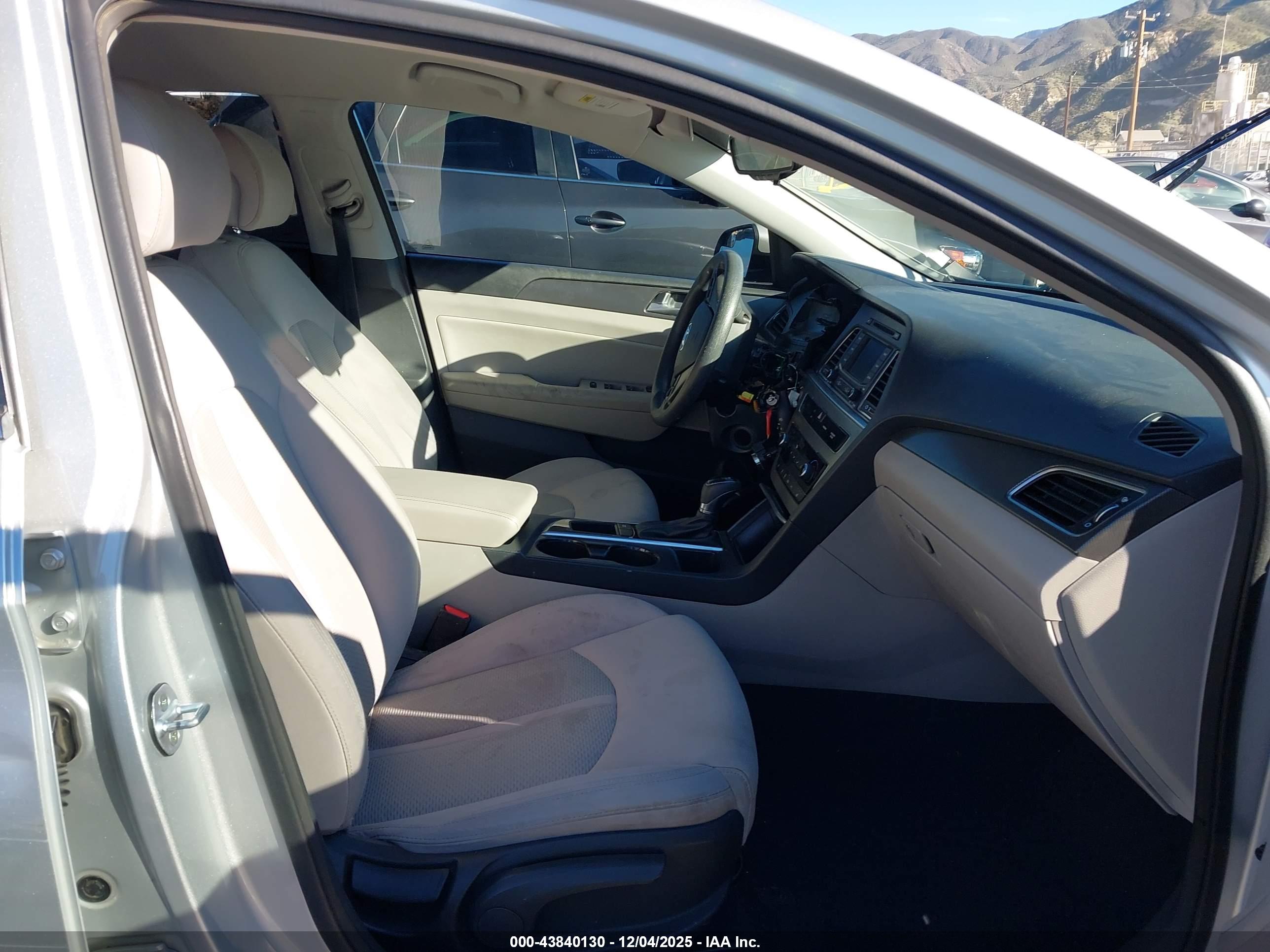HYUNDAI SONATA image 5