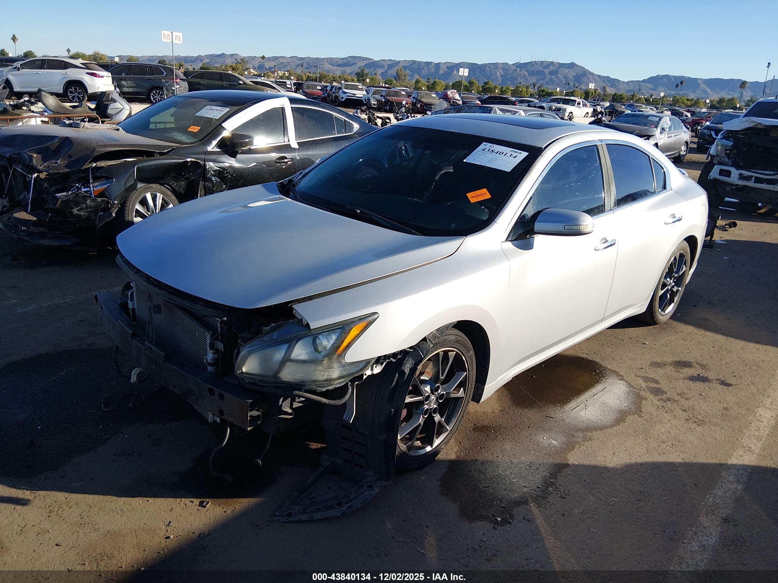 NISSAN MAXIMA image 2