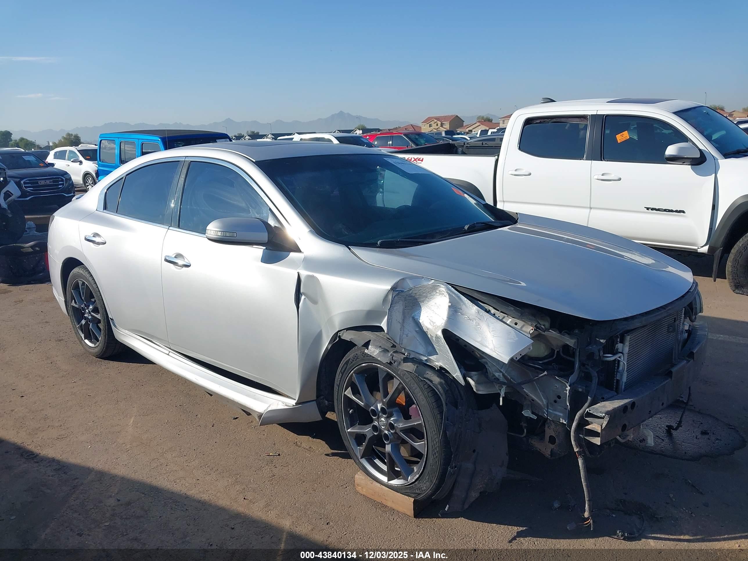 NISSAN MAXIMA image 6