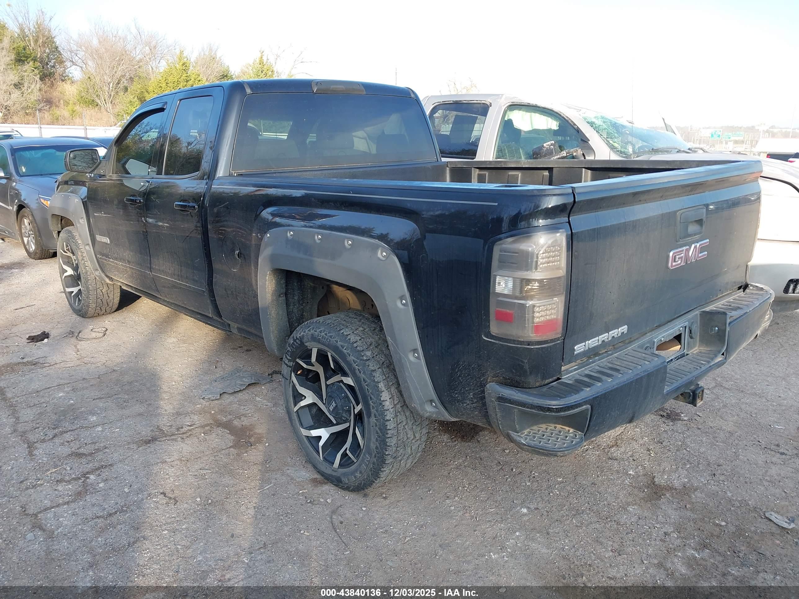 GMC SIERRA image 3