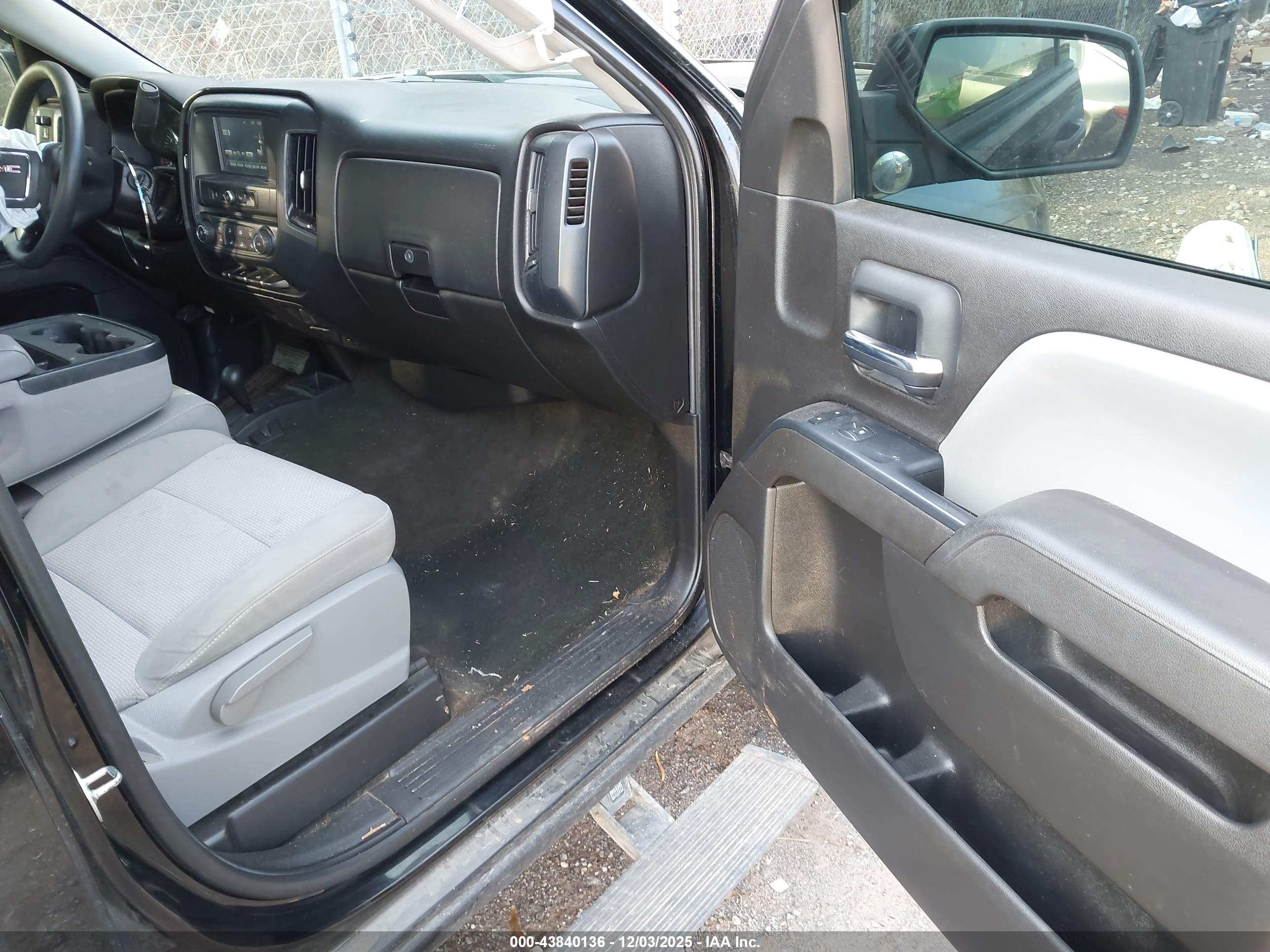 GMC SIERRA image 5
