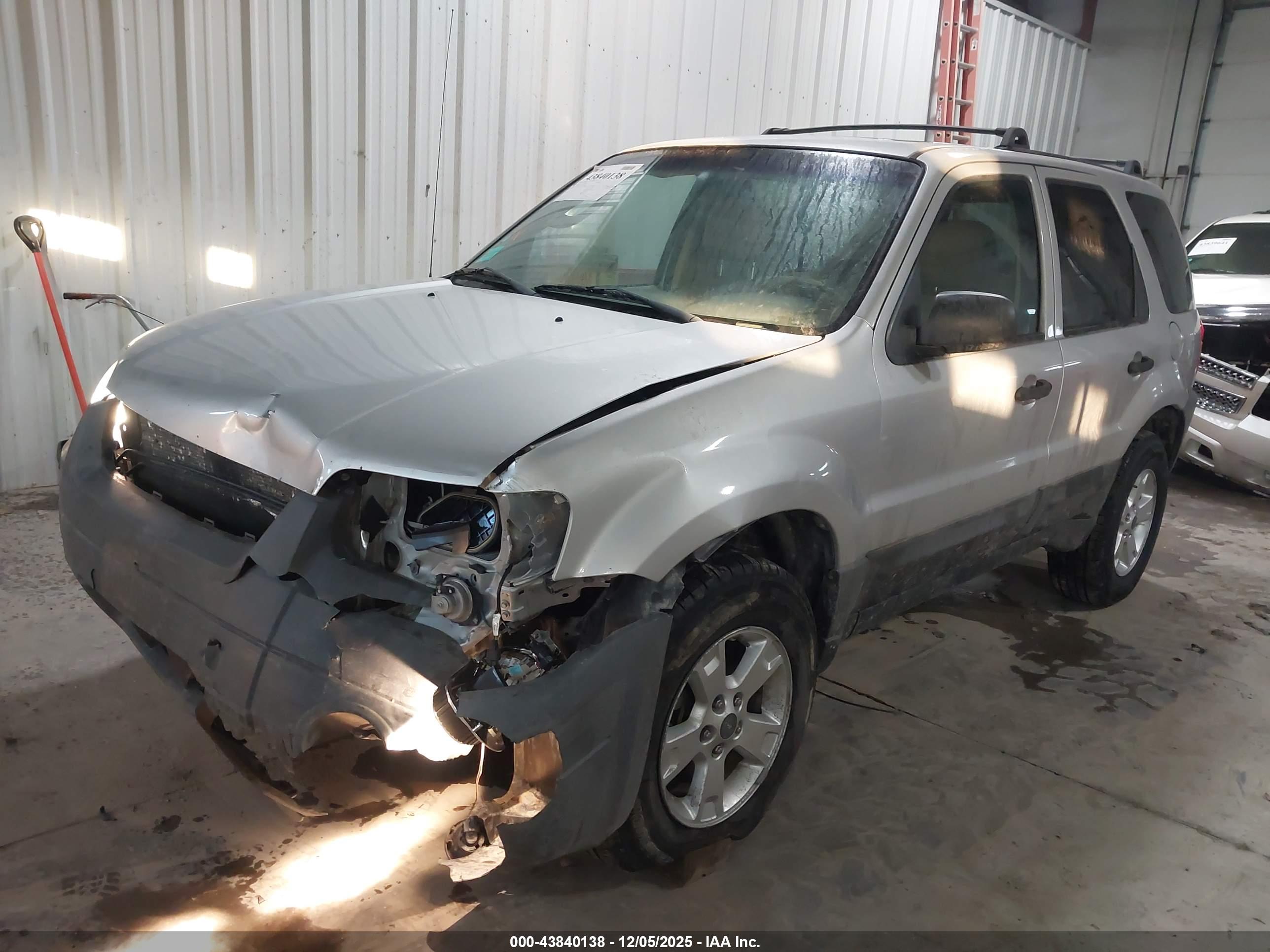 FORD ESCAPE image 2
