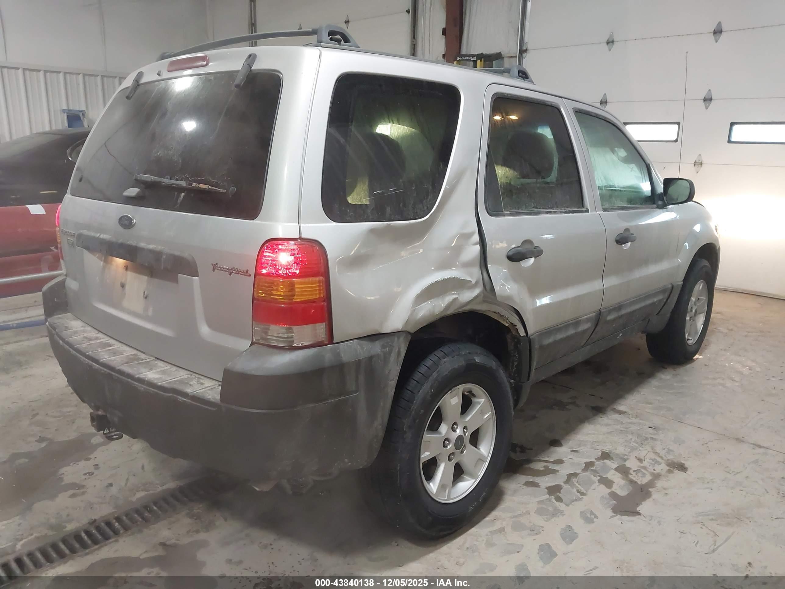 FORD ESCAPE image 4
