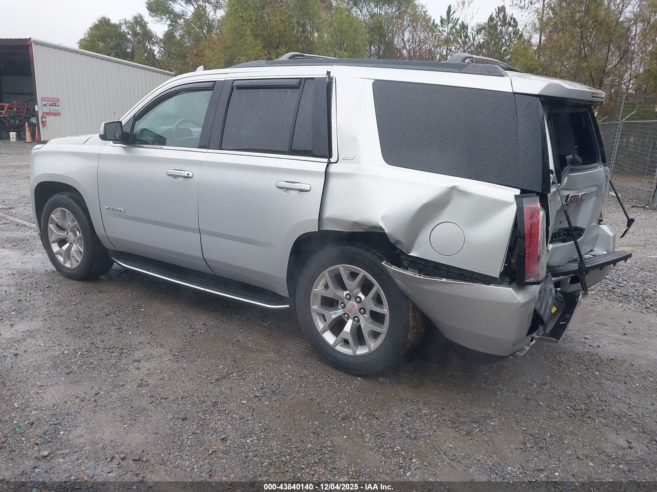 GMC YUKON image 3