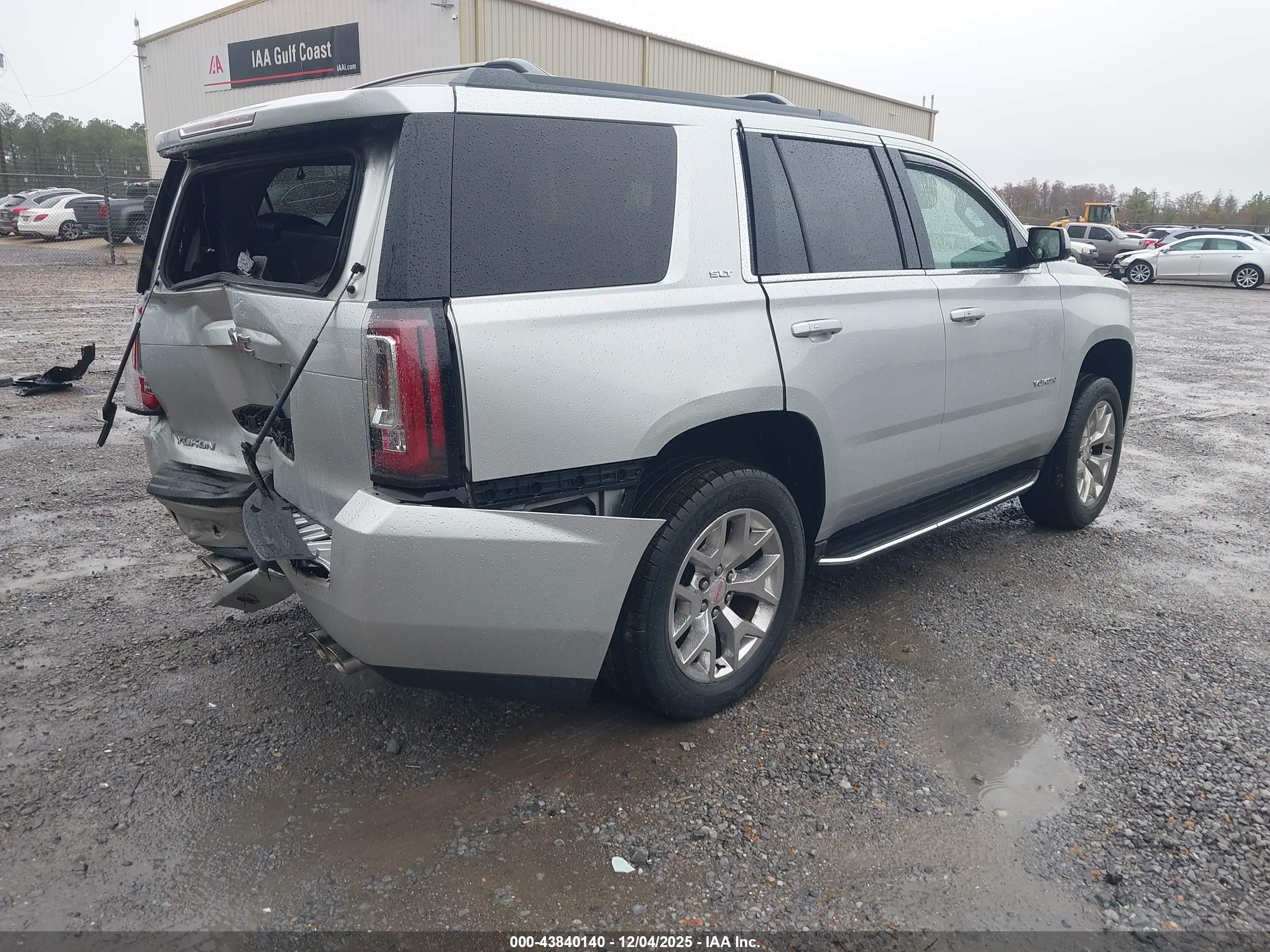 GMC YUKON image 4