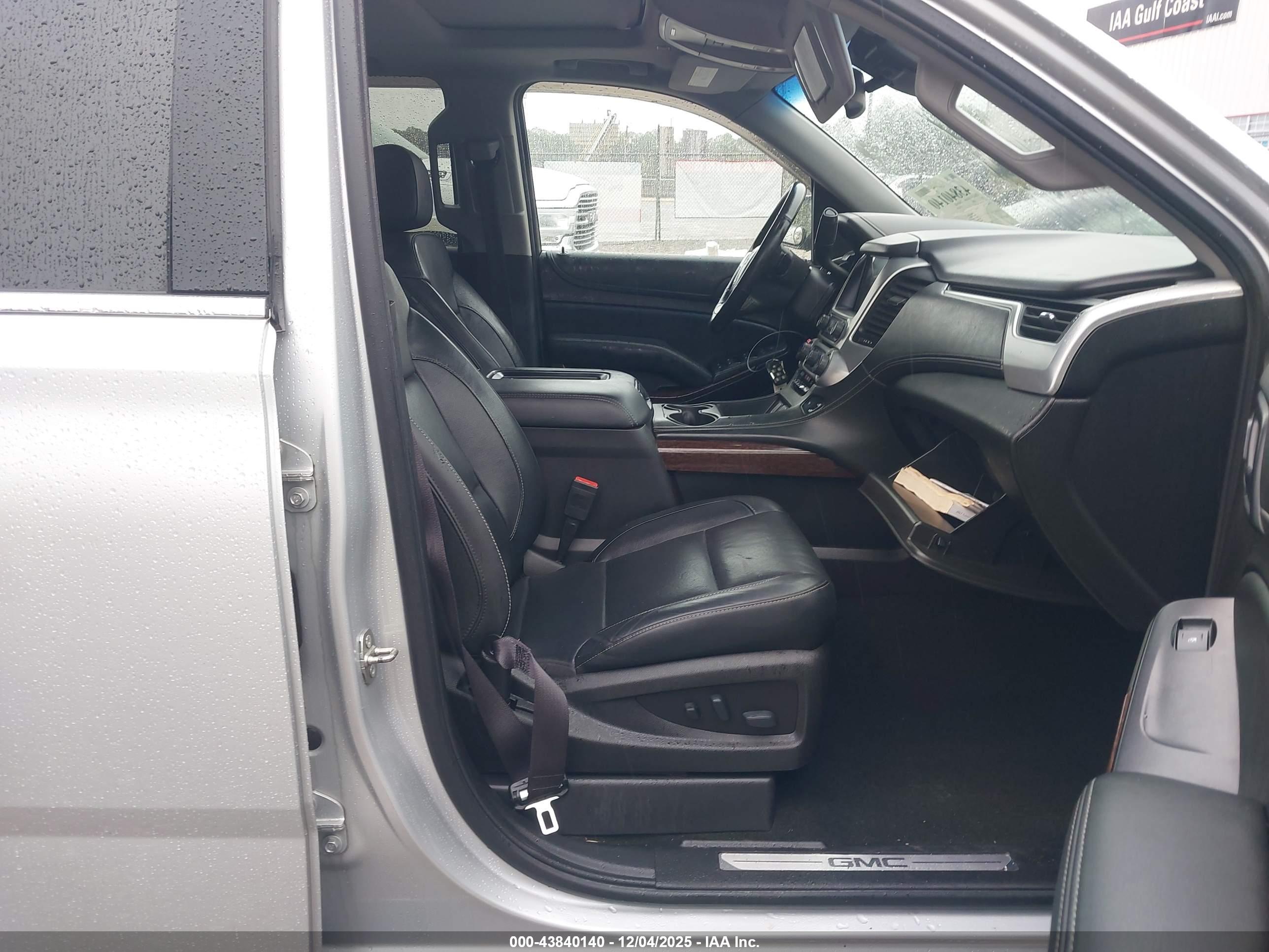 GMC YUKON image 5