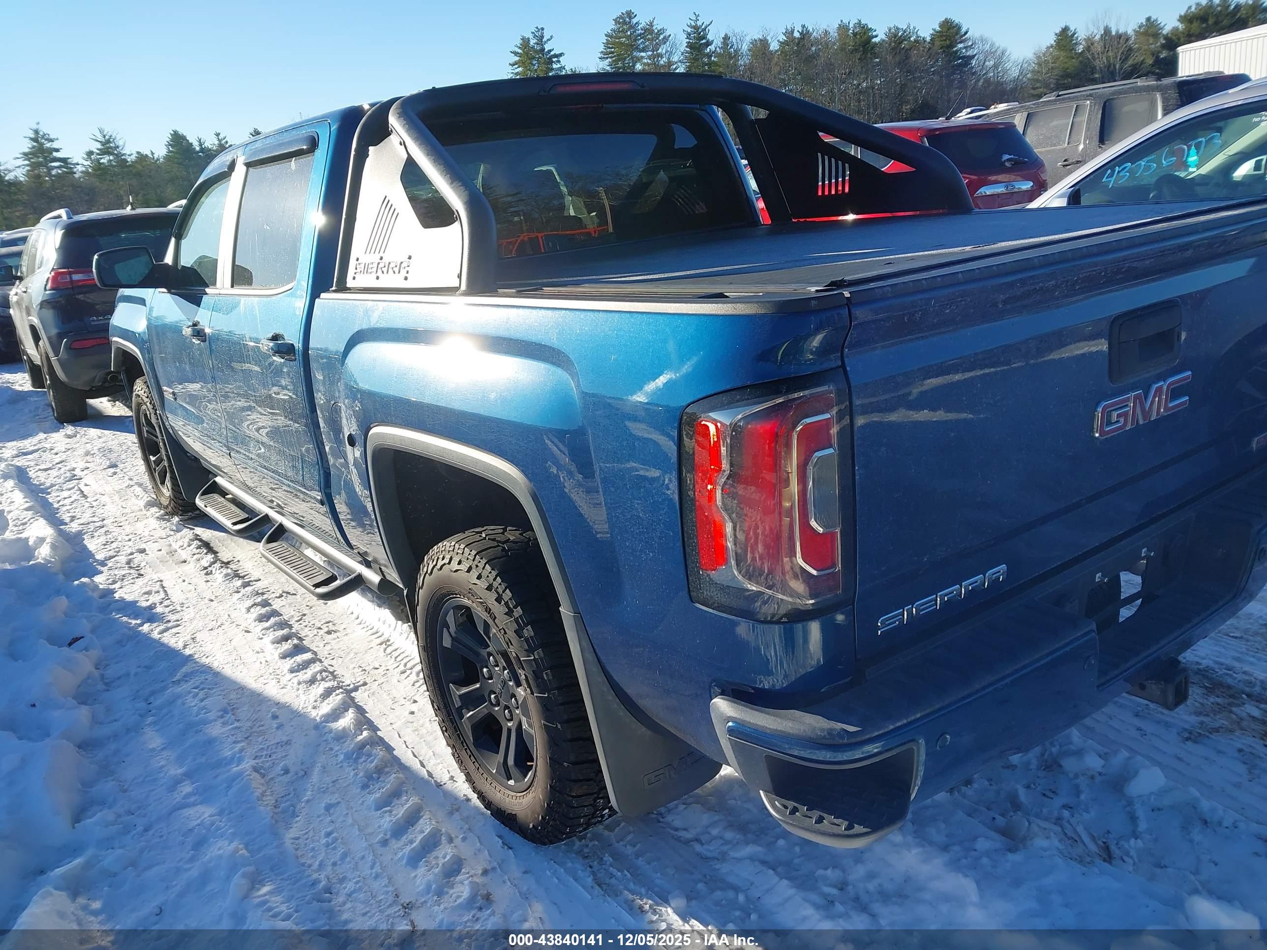 GMC SIERRA image 3