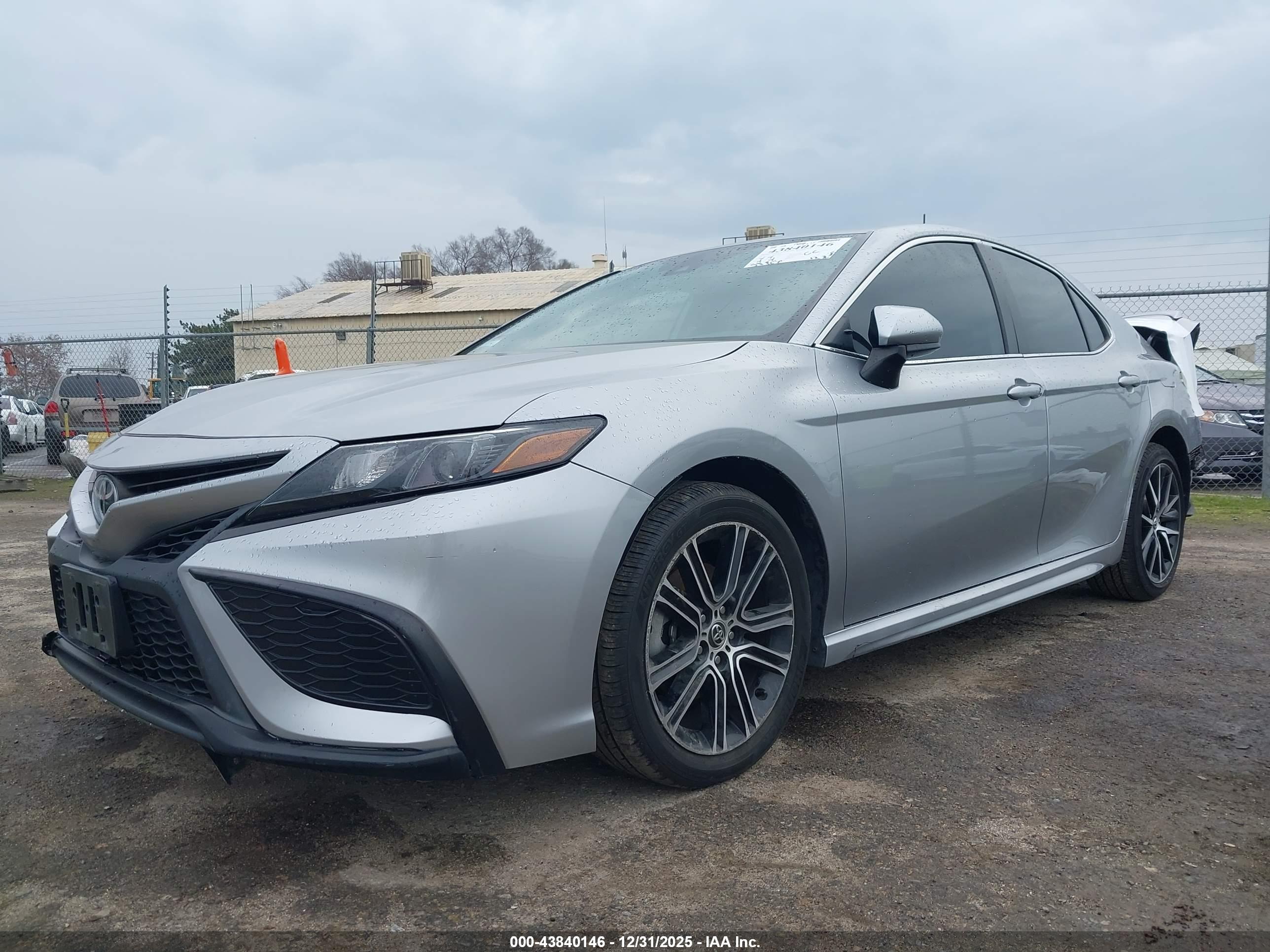 TOYOTA CAMRY image 2