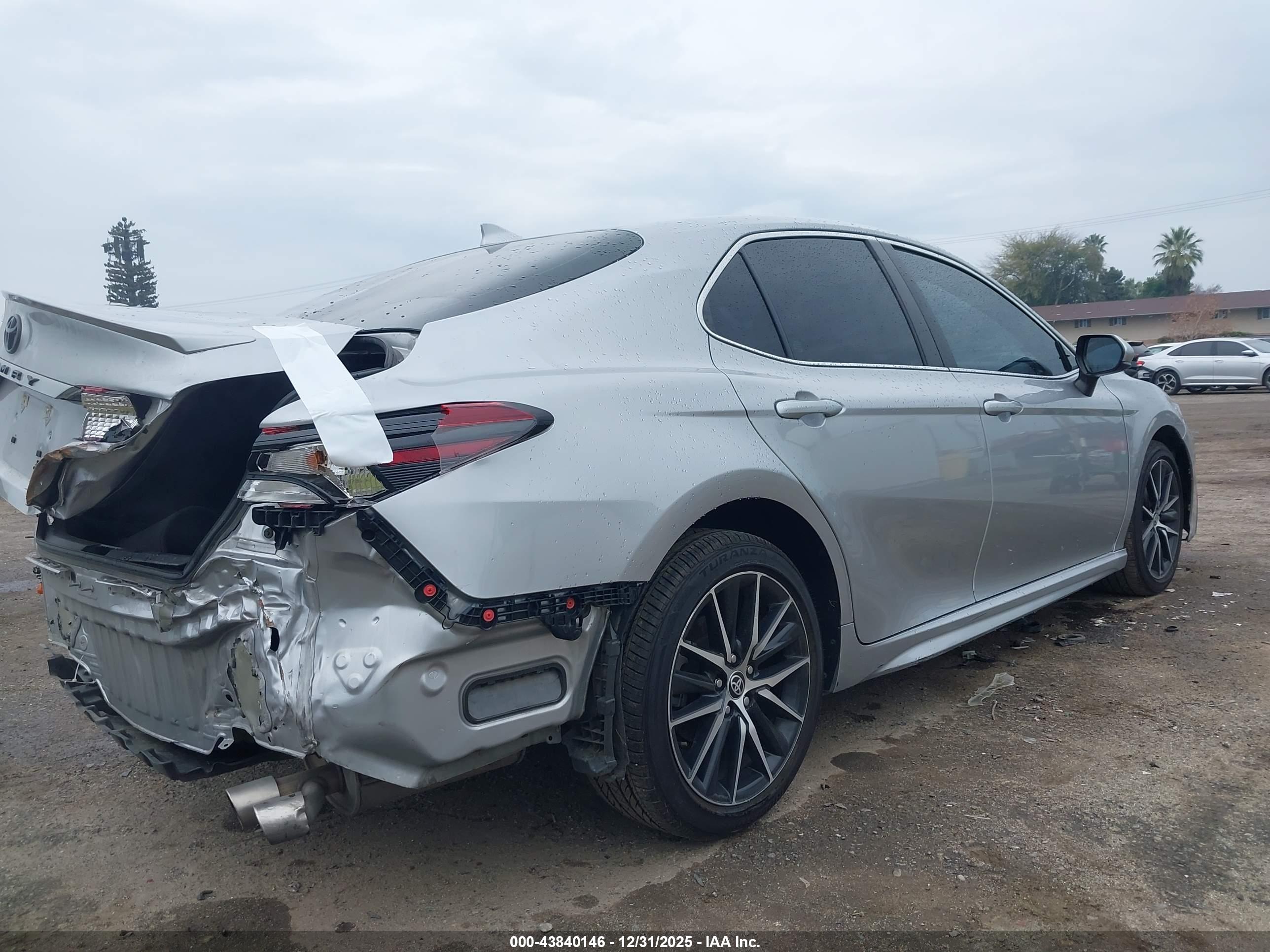 TOYOTA CAMRY image 4