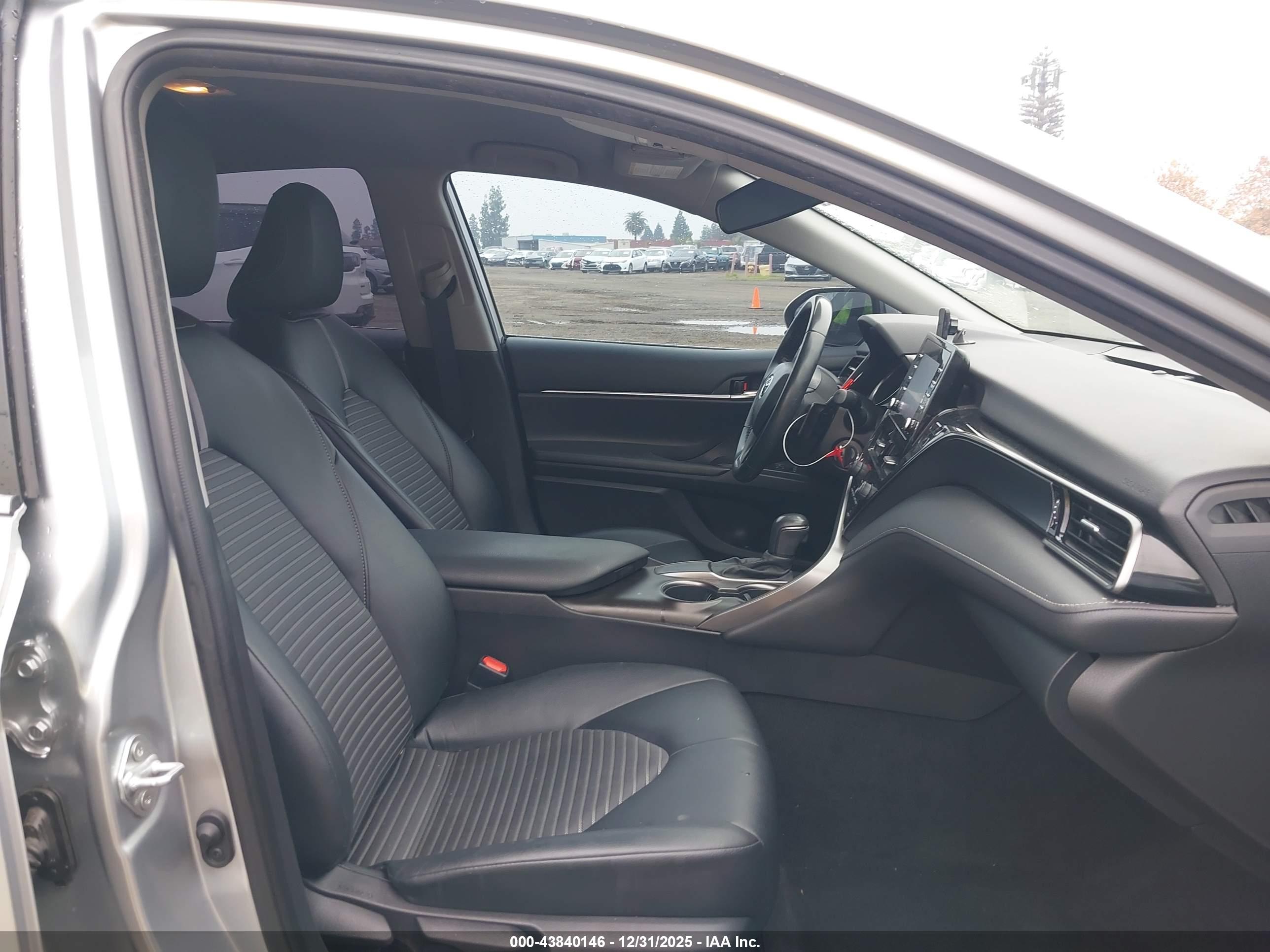 TOYOTA CAMRY image 5