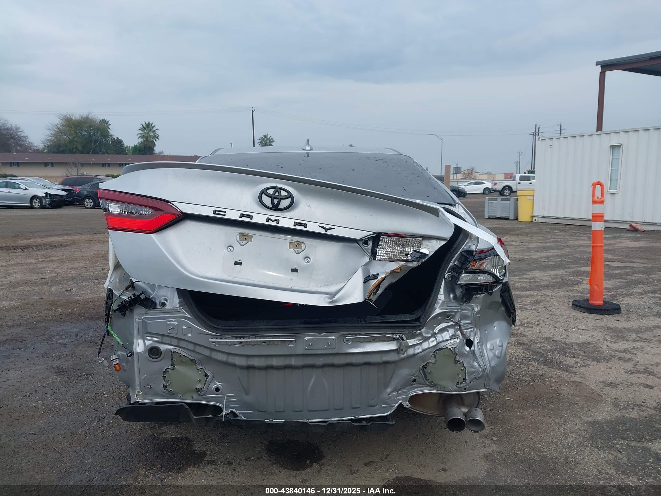 TOYOTA CAMRY image 6