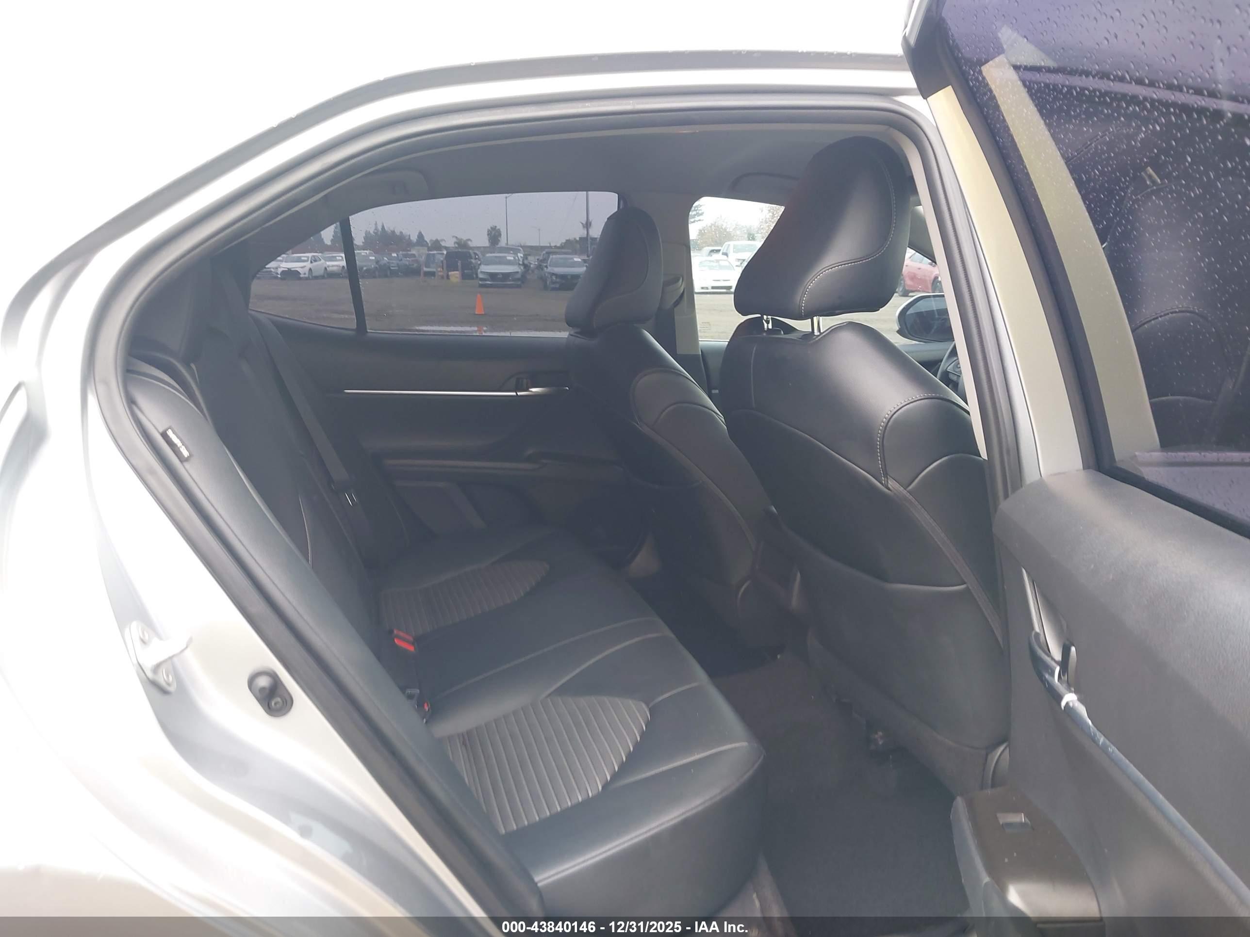 TOYOTA CAMRY image 8