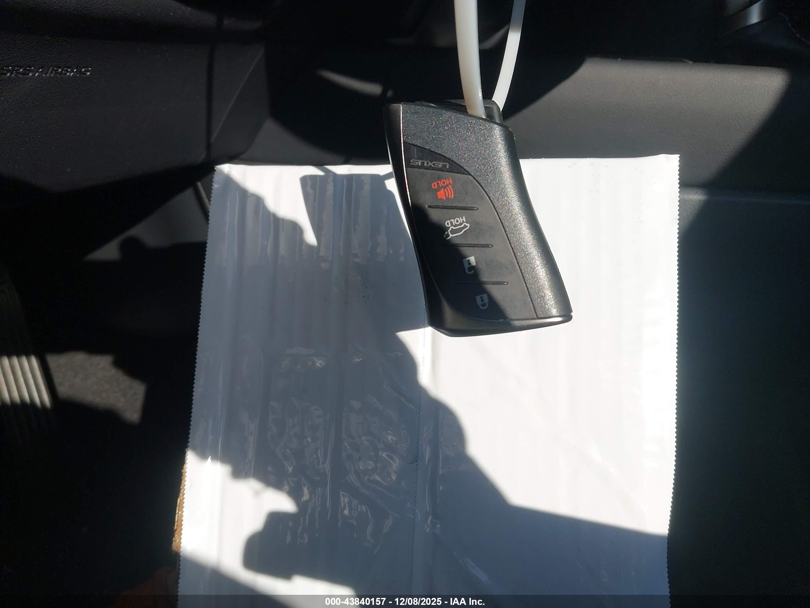 LEXUS UX image 11