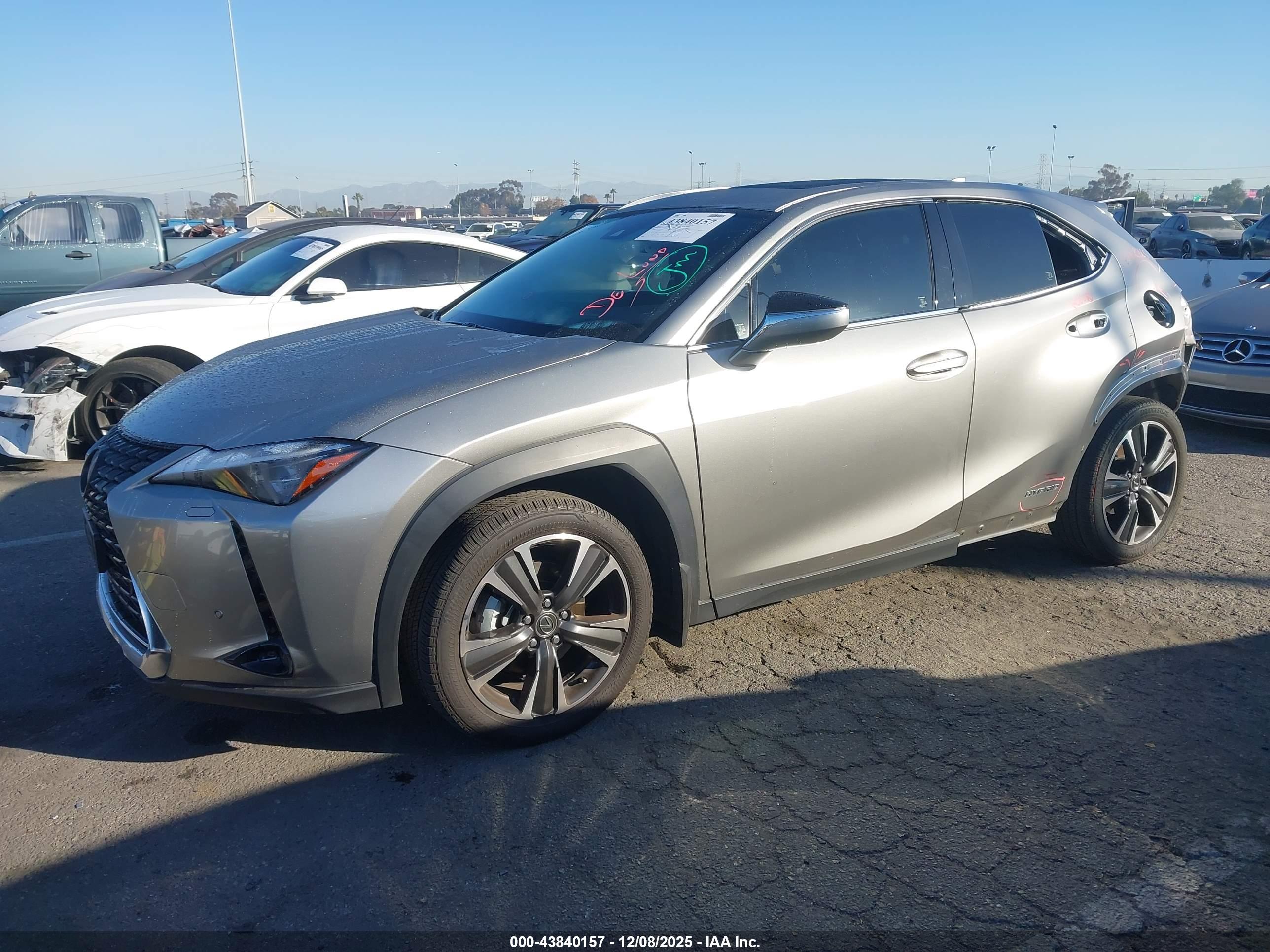 LEXUS UX image 2