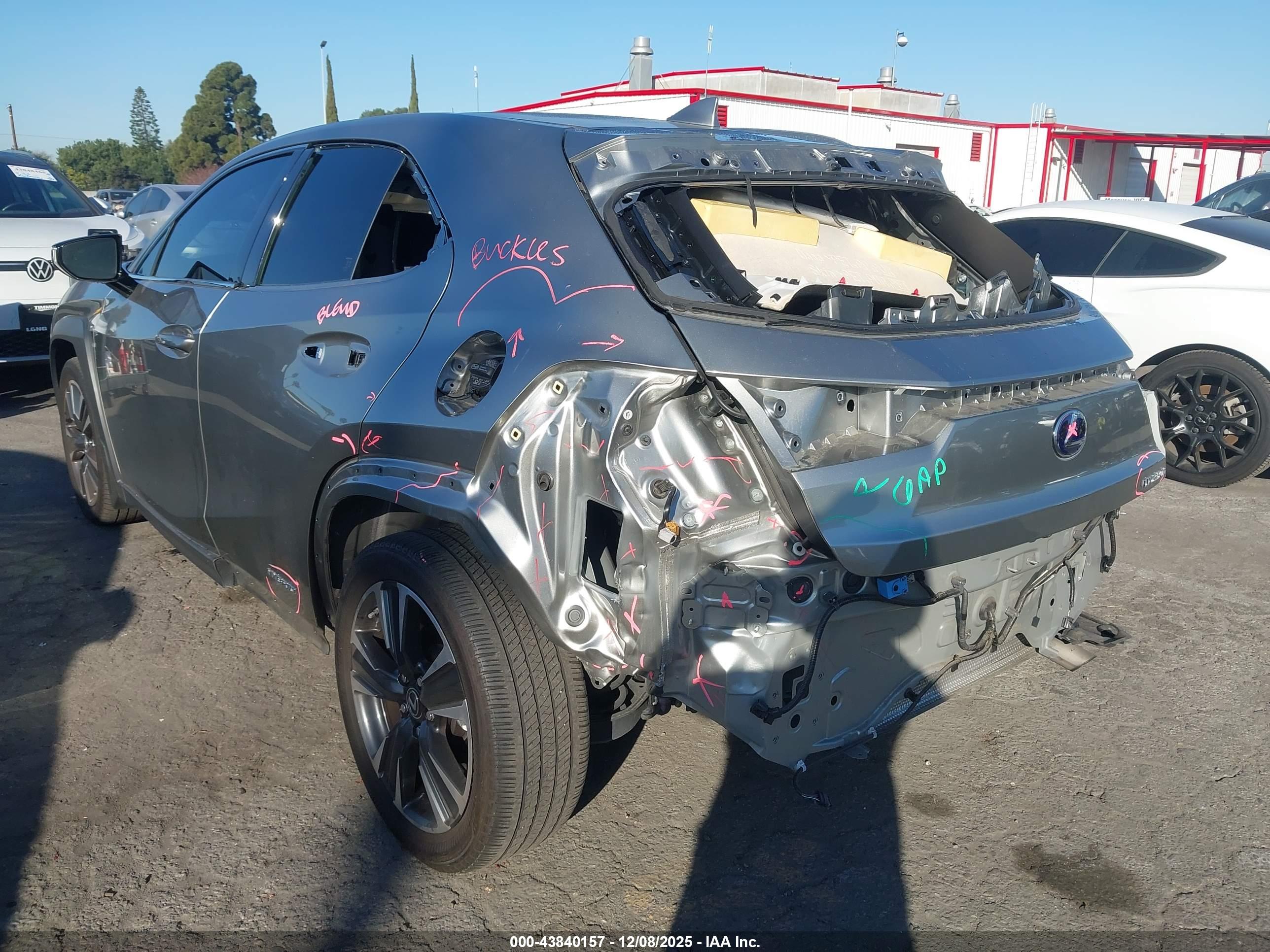 LEXUS UX image 3