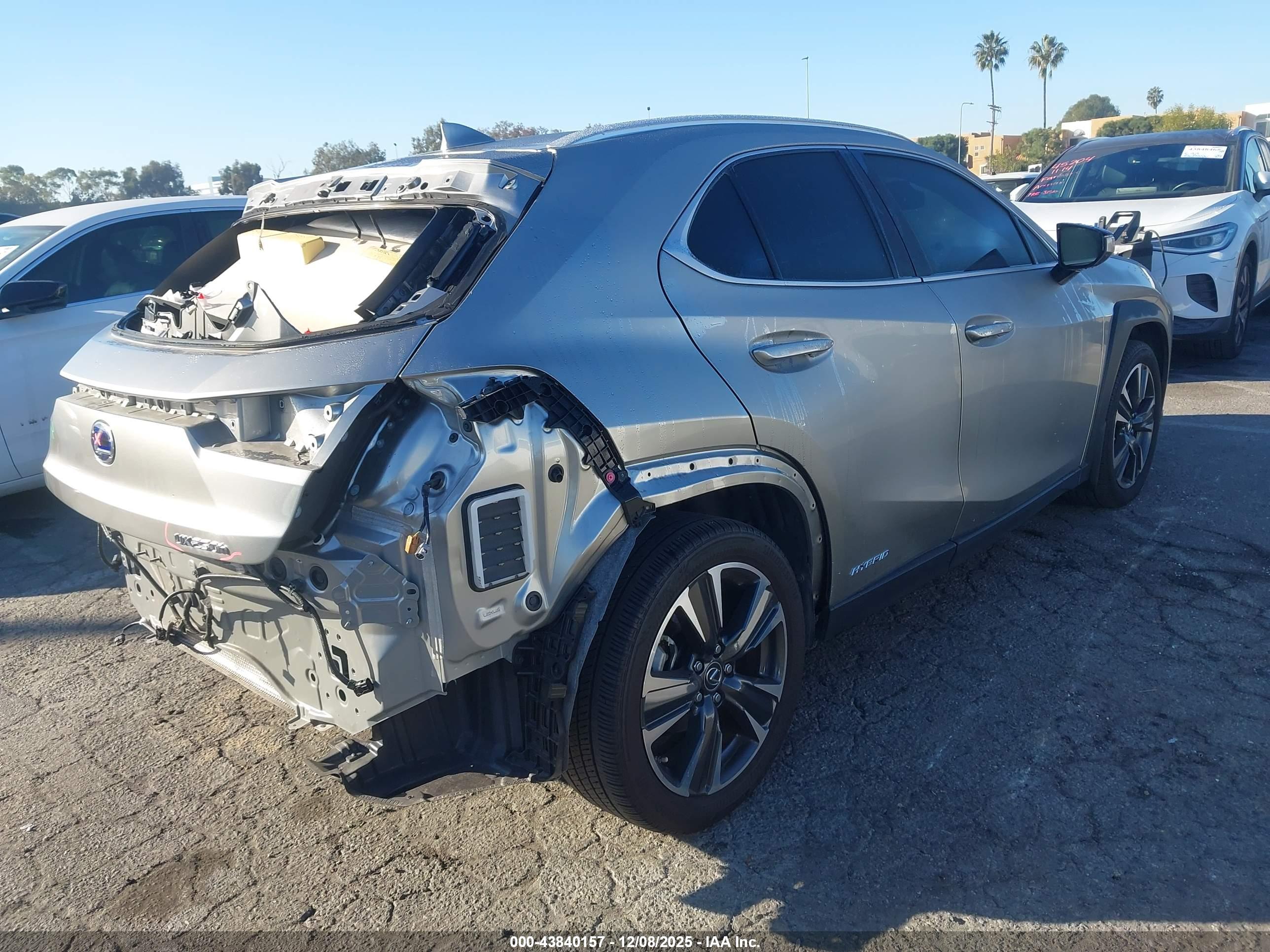 LEXUS UX image 4