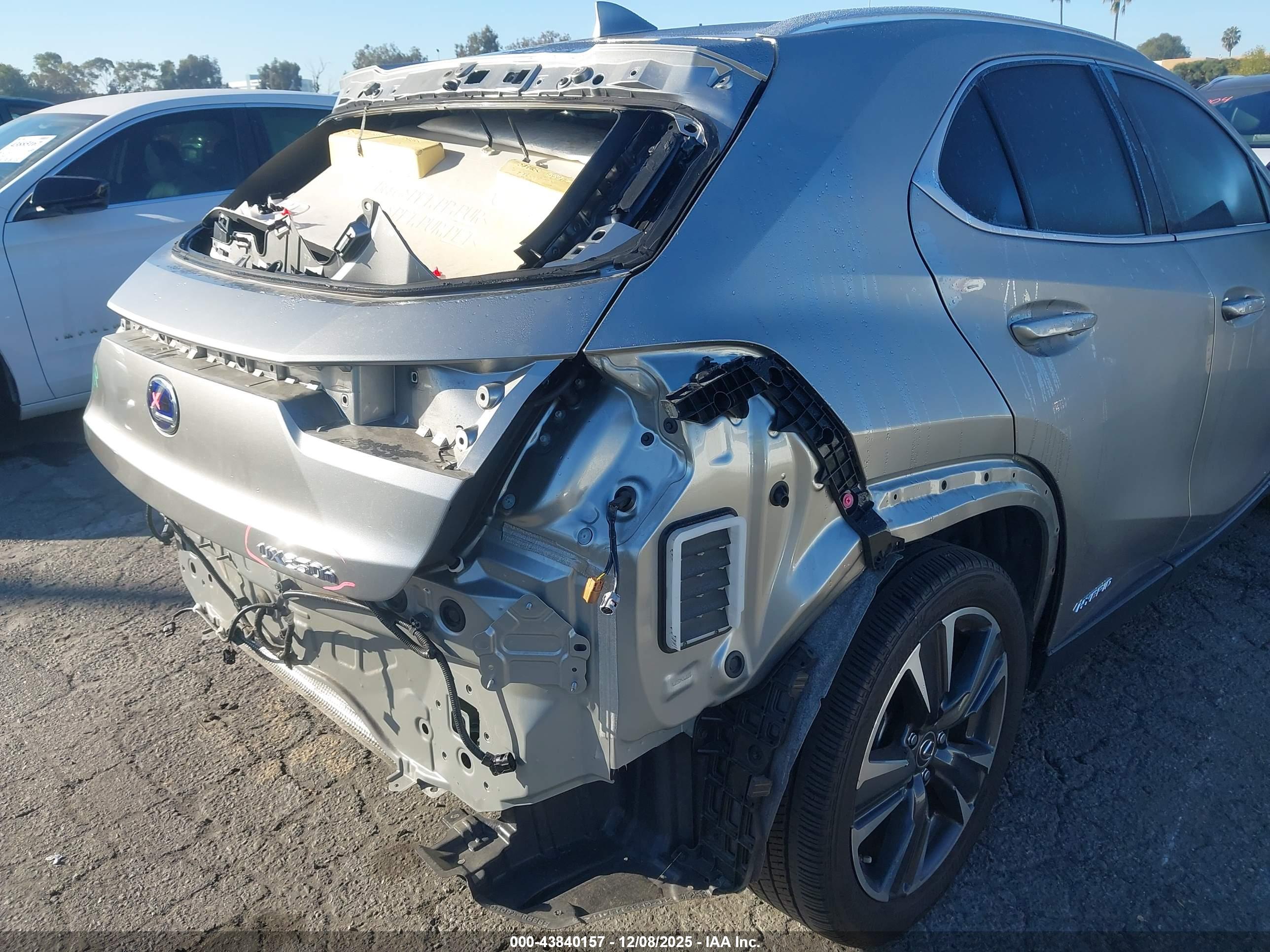 LEXUS UX image 6