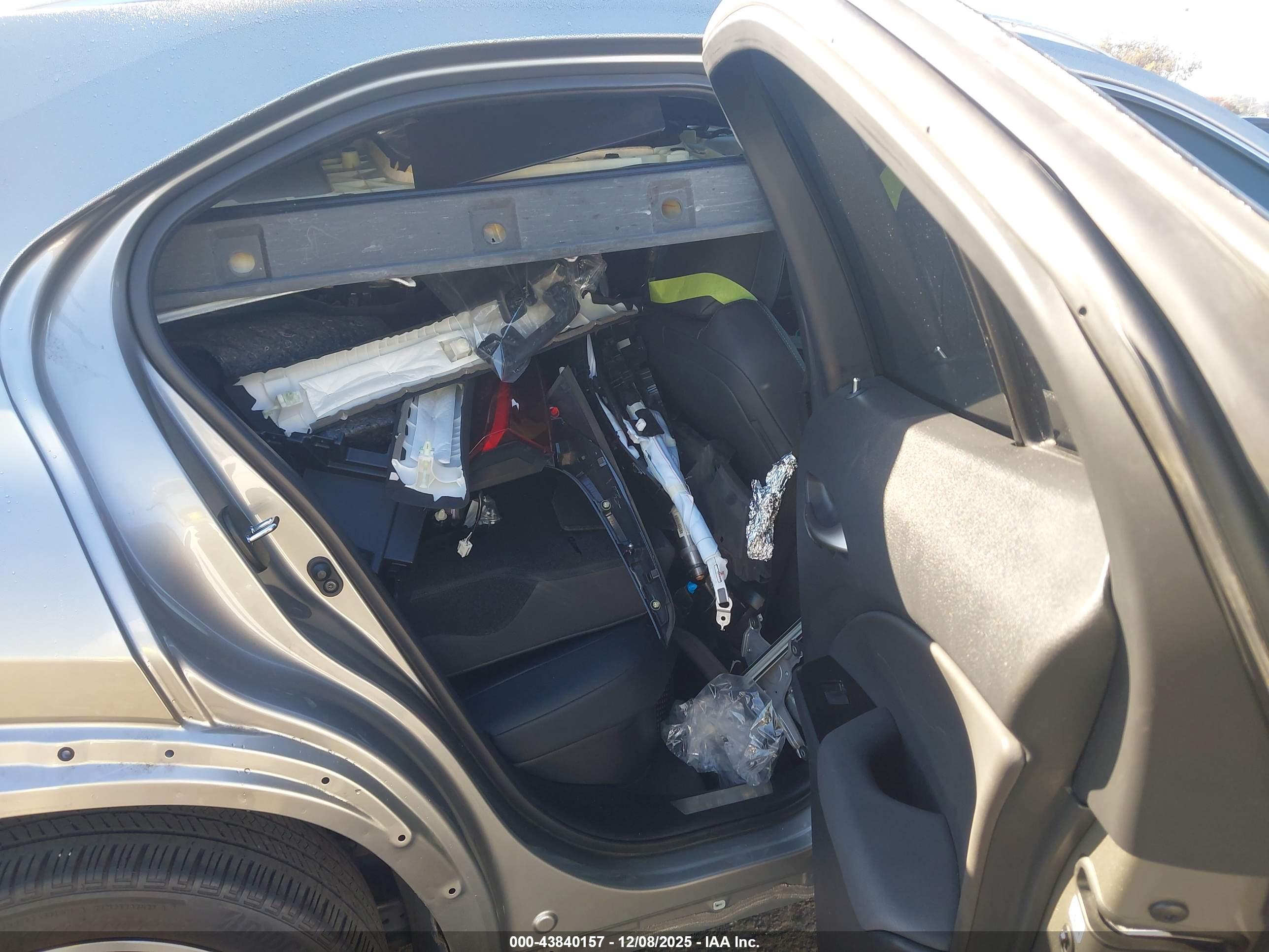 LEXUS UX image 8