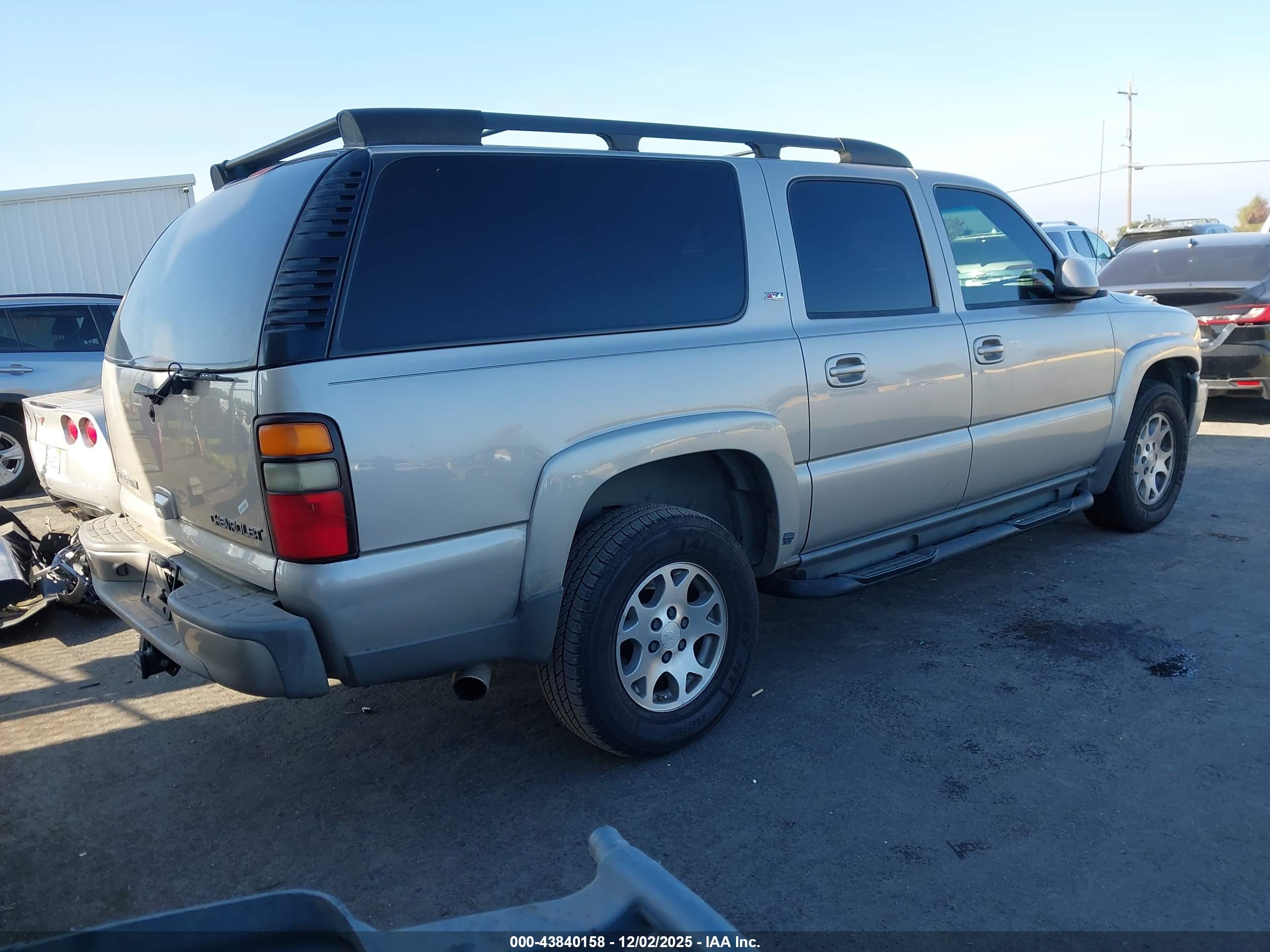 CHEVROLET SUBURBAN image 4