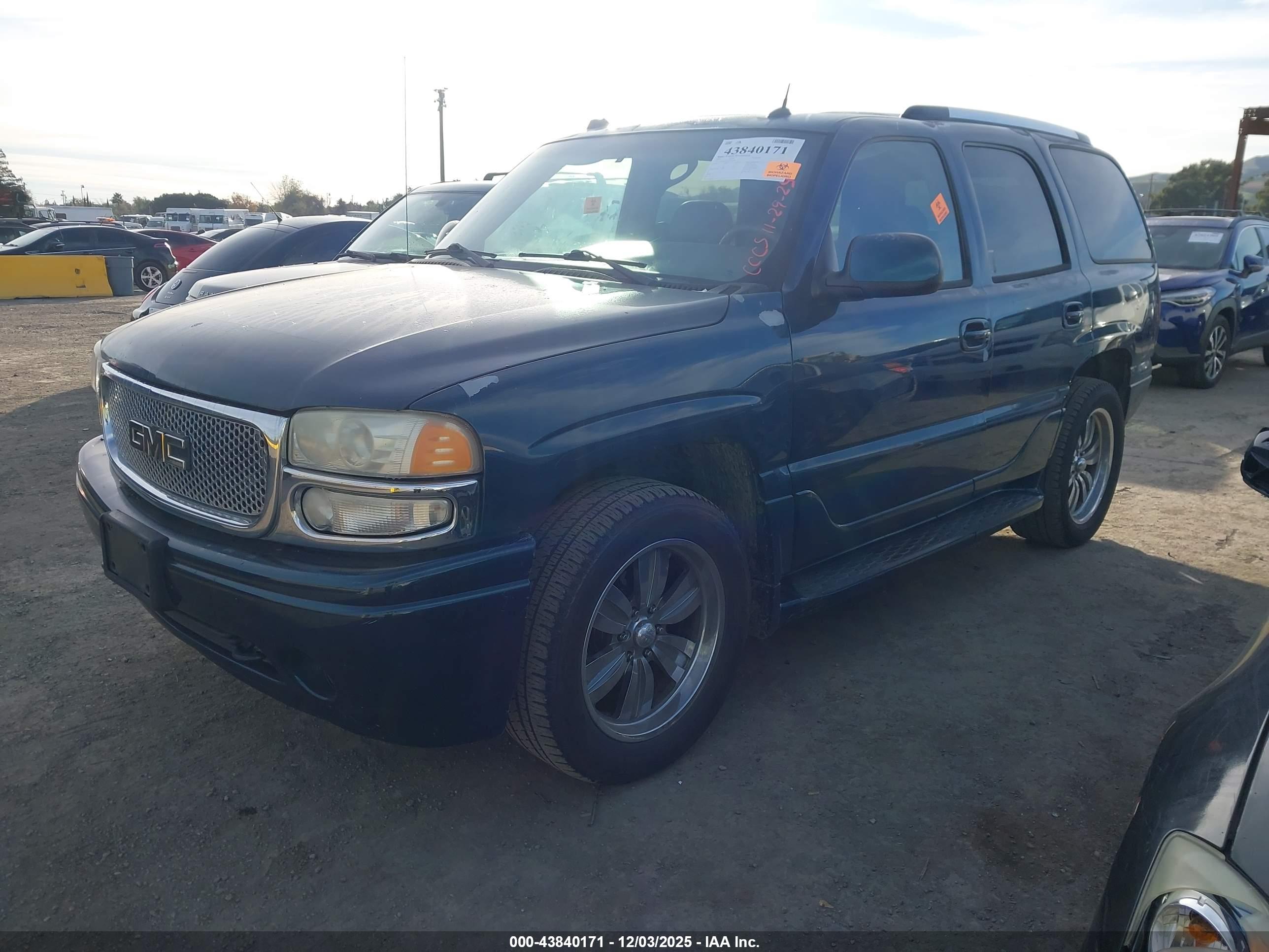 GMC YUKON image 2