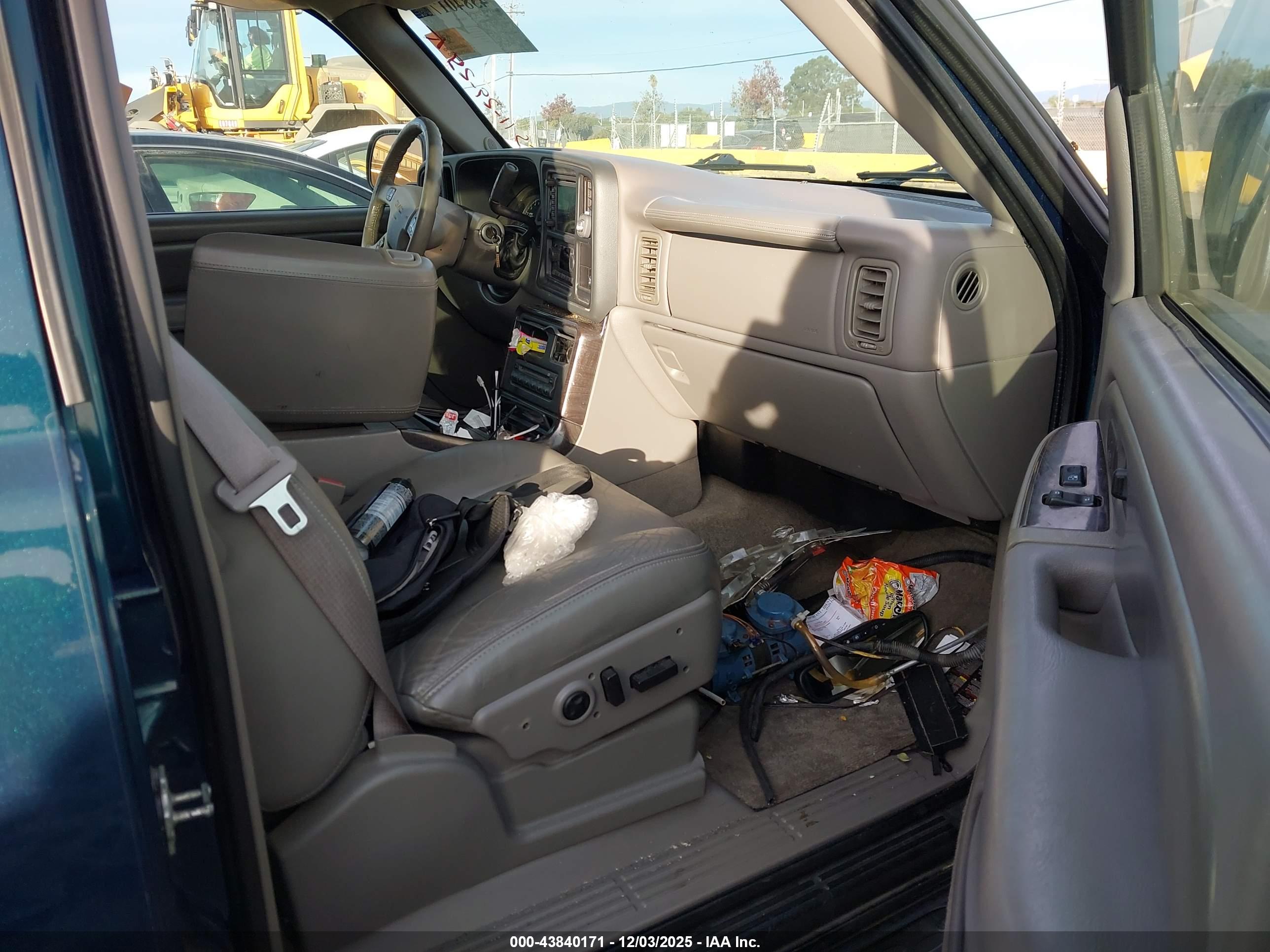 GMC YUKON image 5