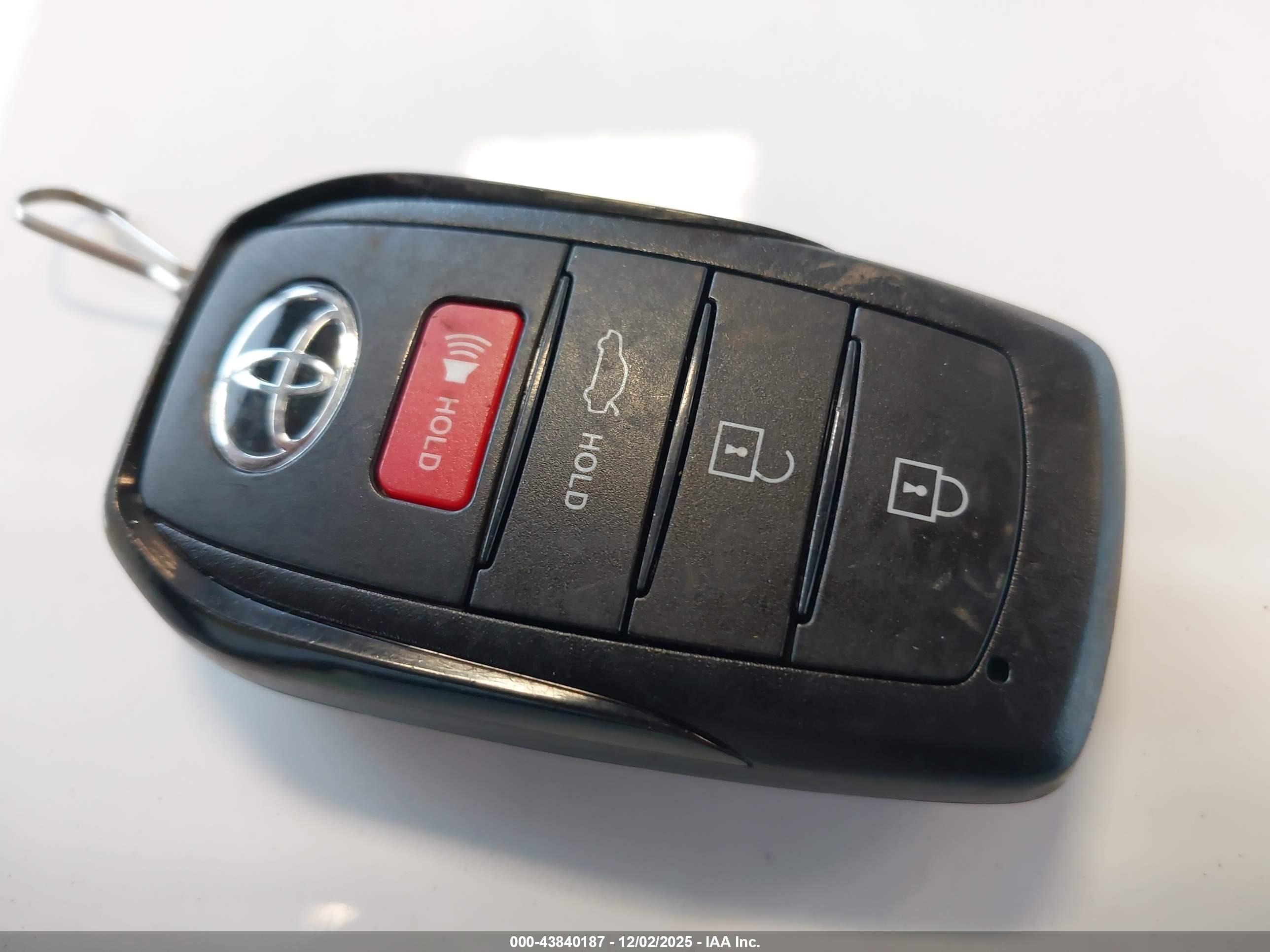TOYOTA CAMRY image 11