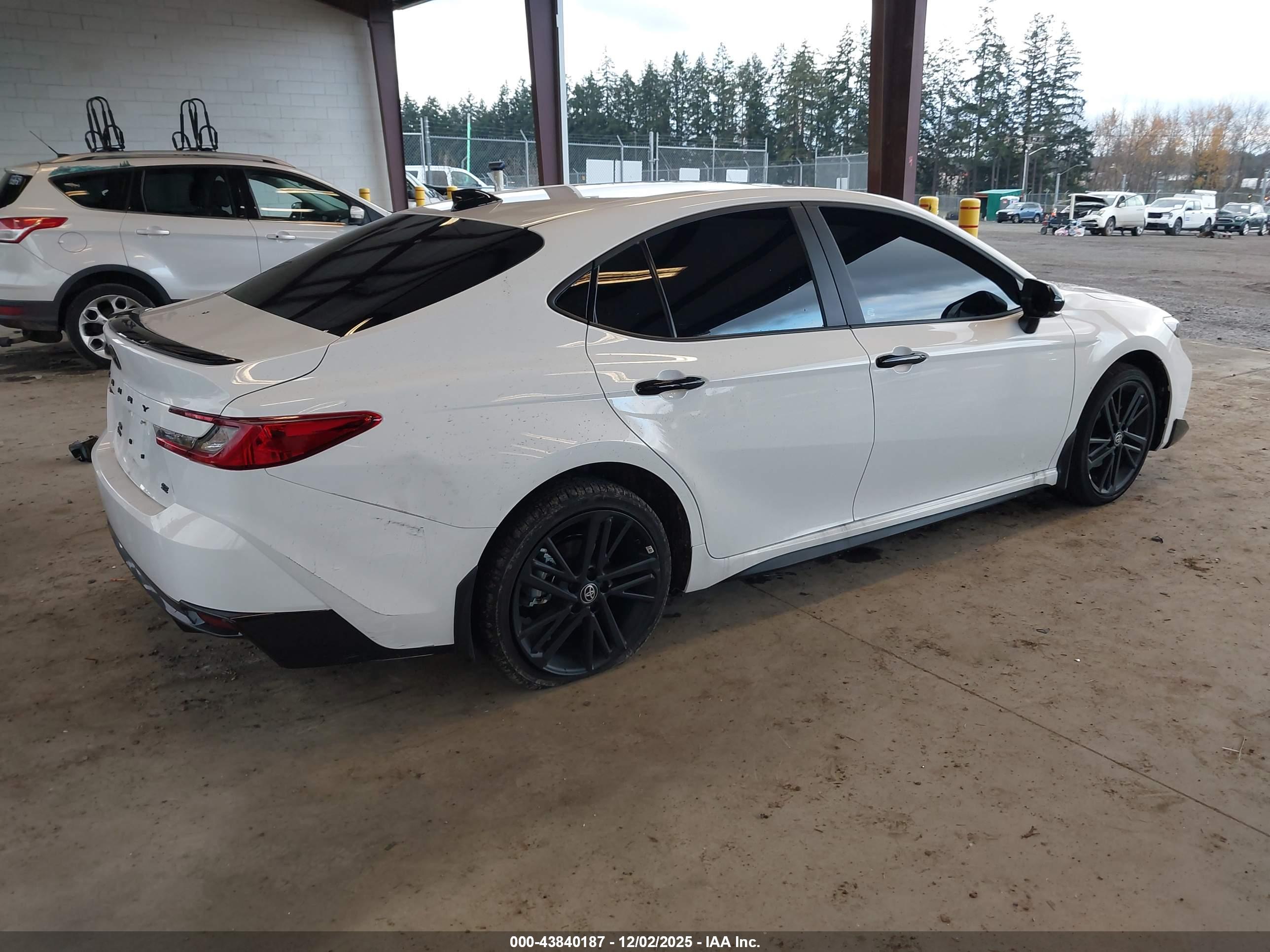 TOYOTA CAMRY image 4