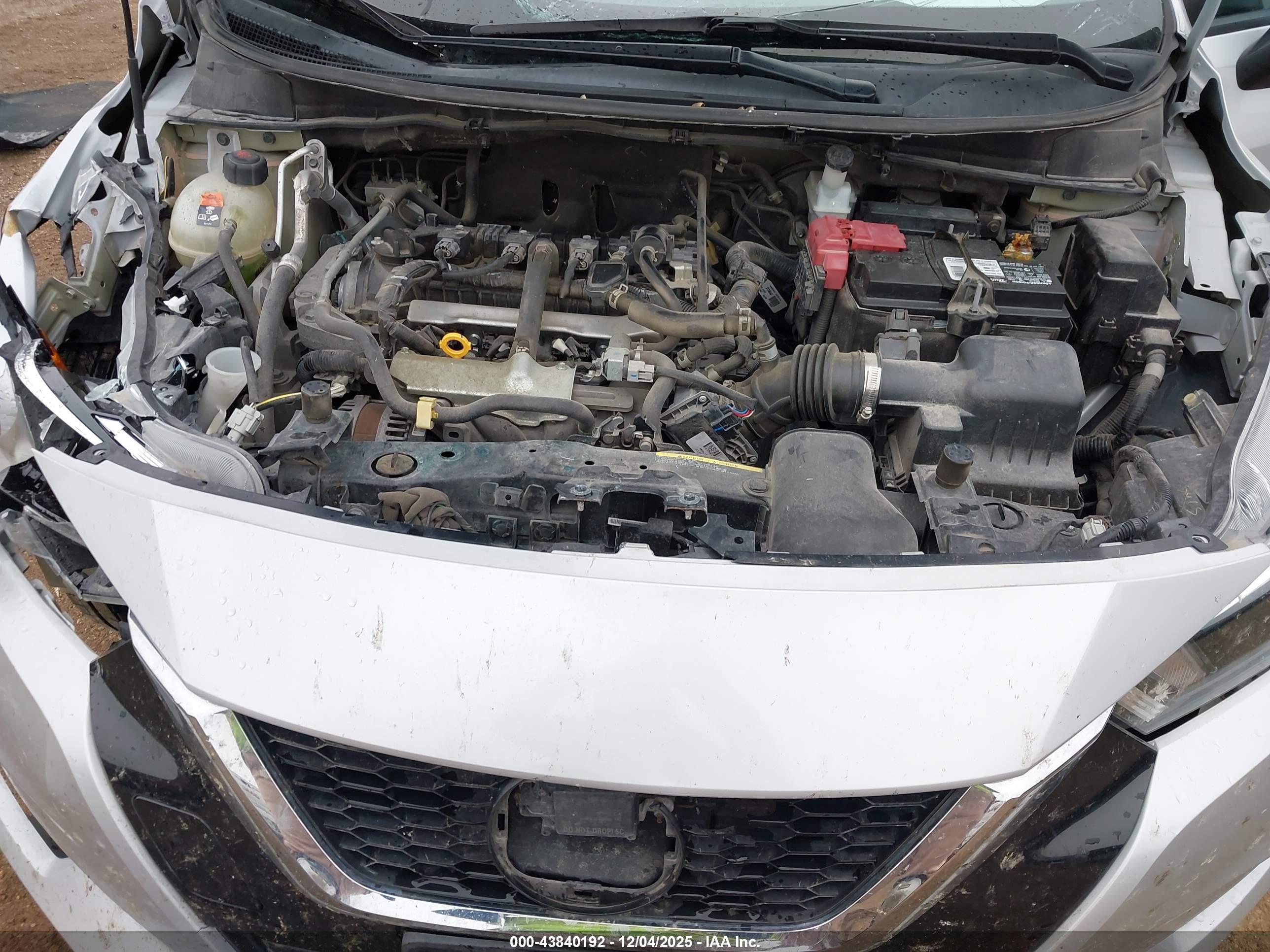 NISSAN VERSA image 10