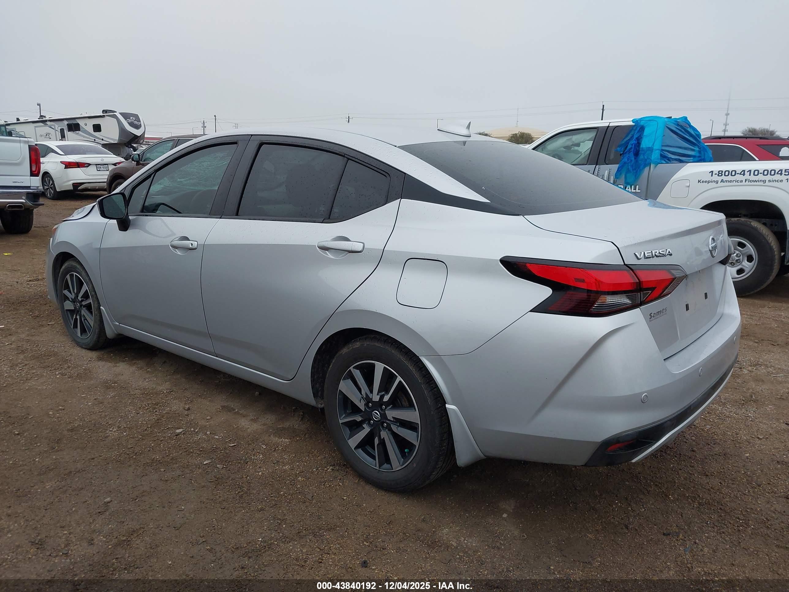 NISSAN VERSA image 3